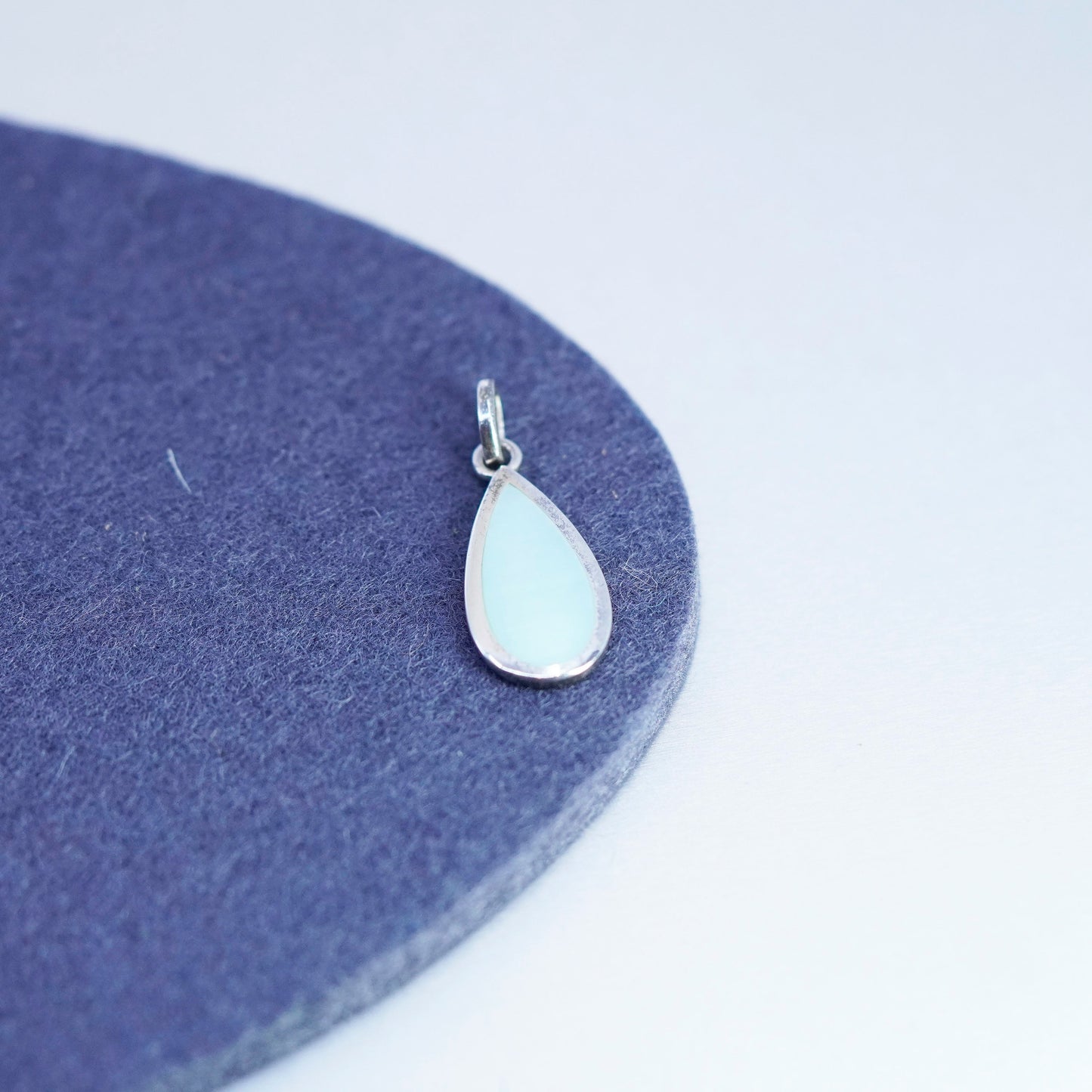 Vintage sterling 925 silver pendant with oval blue mother of pearl