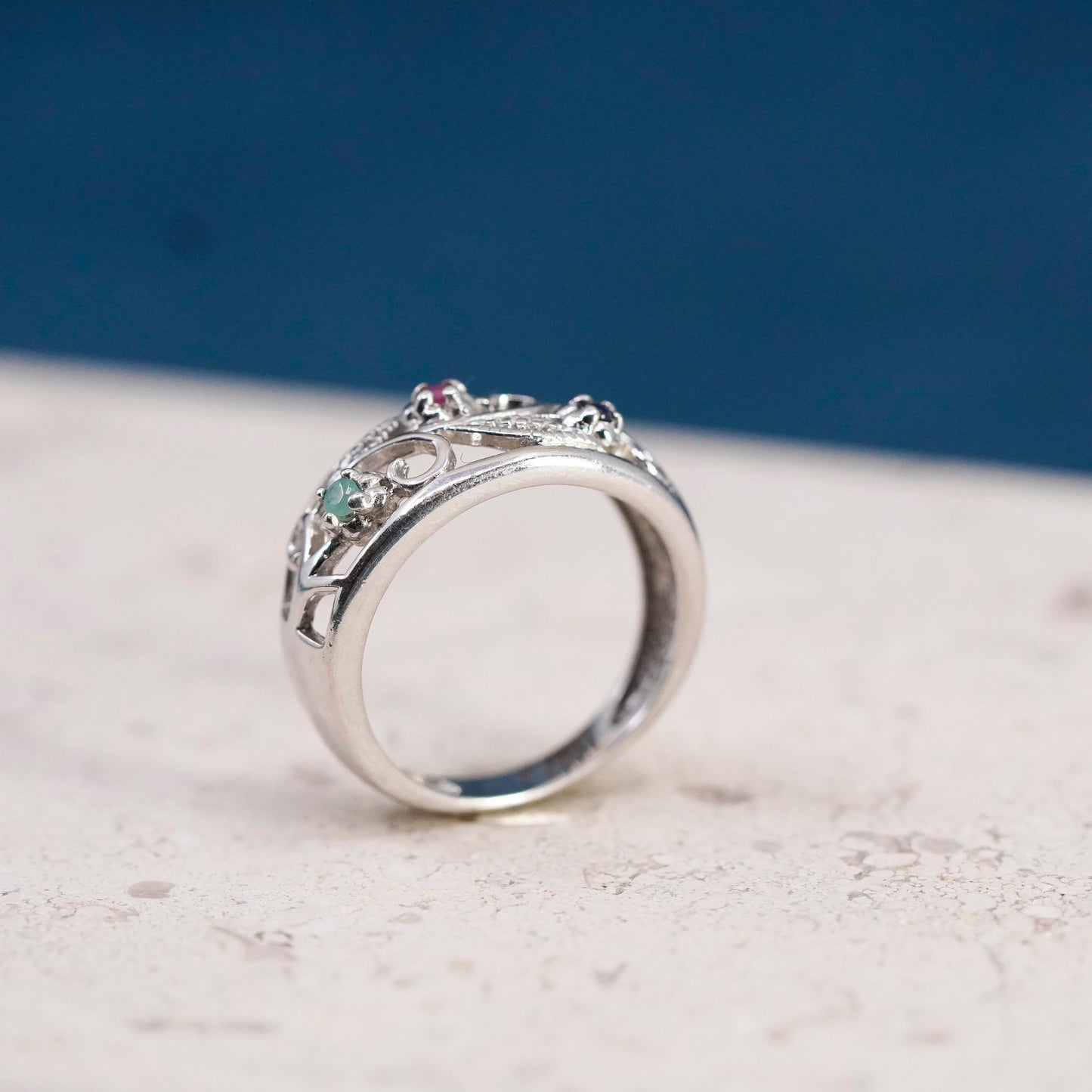 Size 7, vtg sterling silver ring, 925 leafy band jade ruby sapphire diamonds