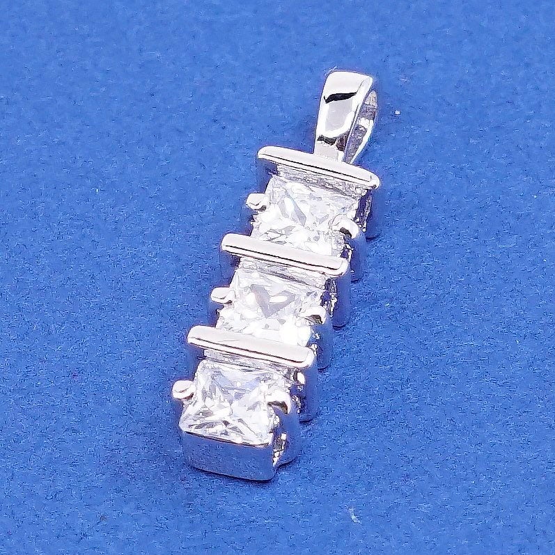 0.75”, vtg Sterling silver handmade pendant, 925 w/ crystal