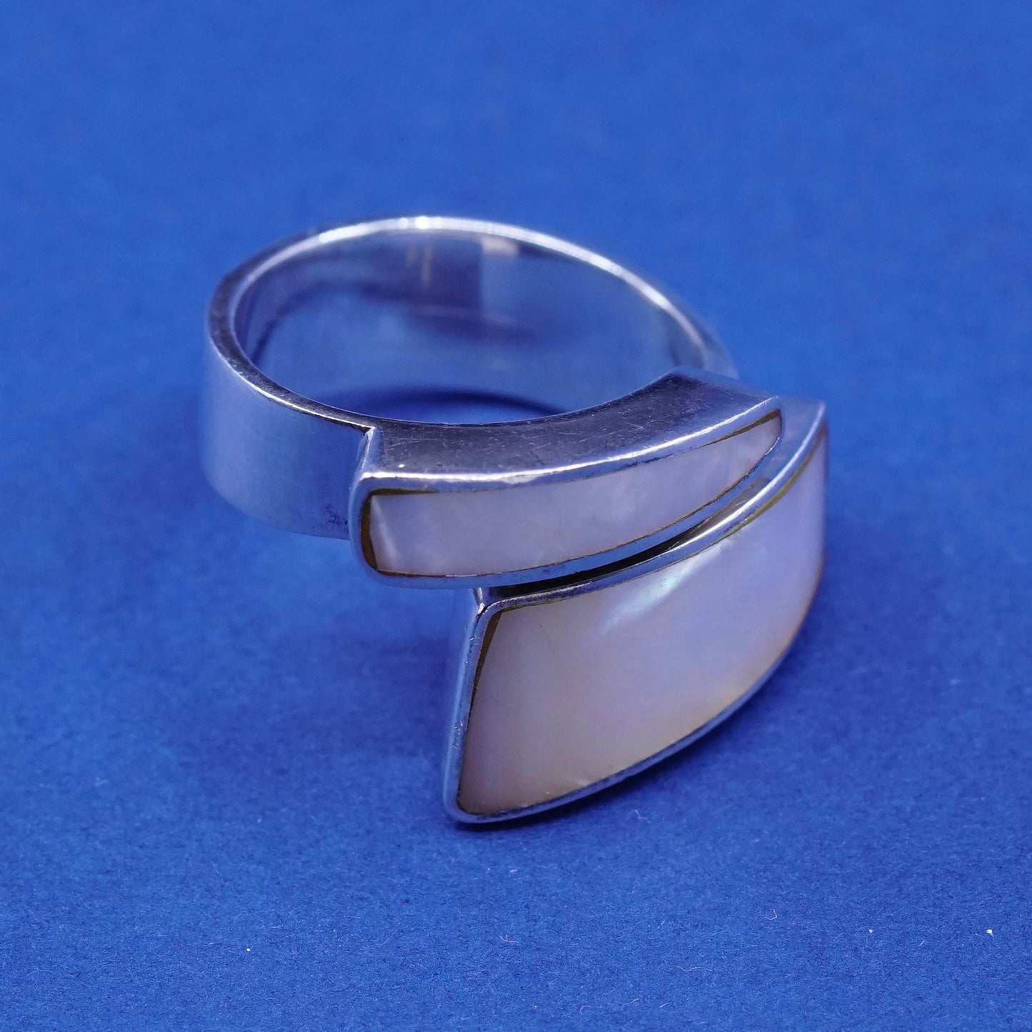 Size 7, vintage Sajen Sterling 925 silver statement ring with mother of pearl