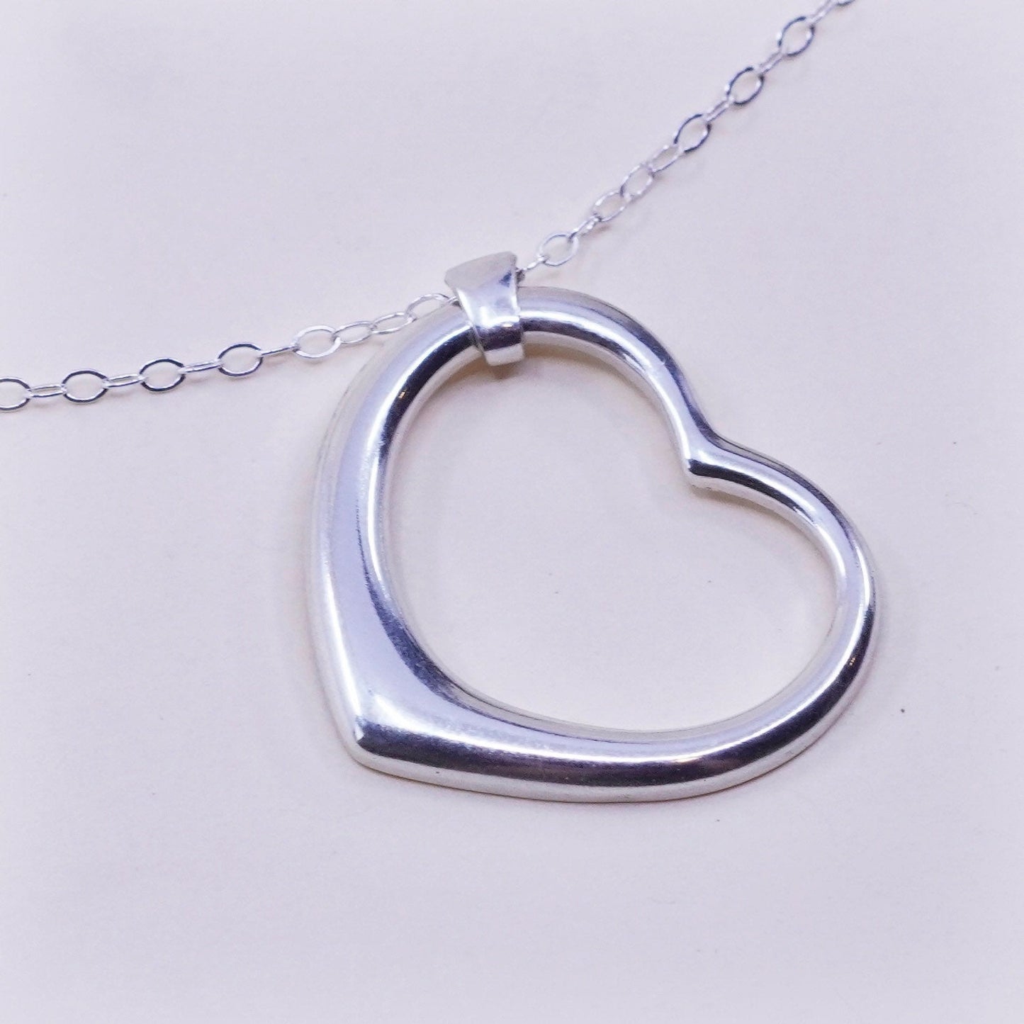 22”, Vintage sterling silver circle chain with heart pendant