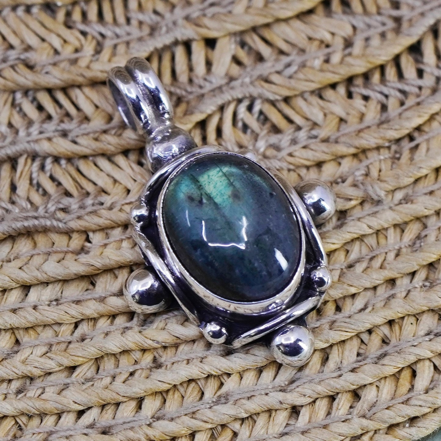 Vintage Nepal Sterling 925 silver handmade pendant with oval labradorite