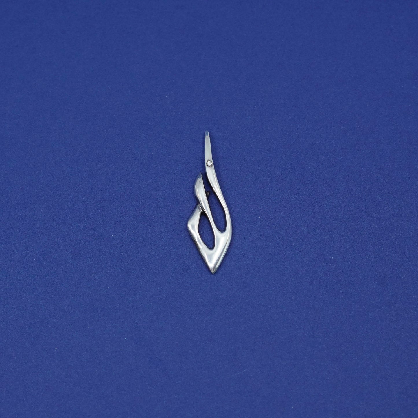 Vintage designer modern sterling silver handmade pendant with diamond
