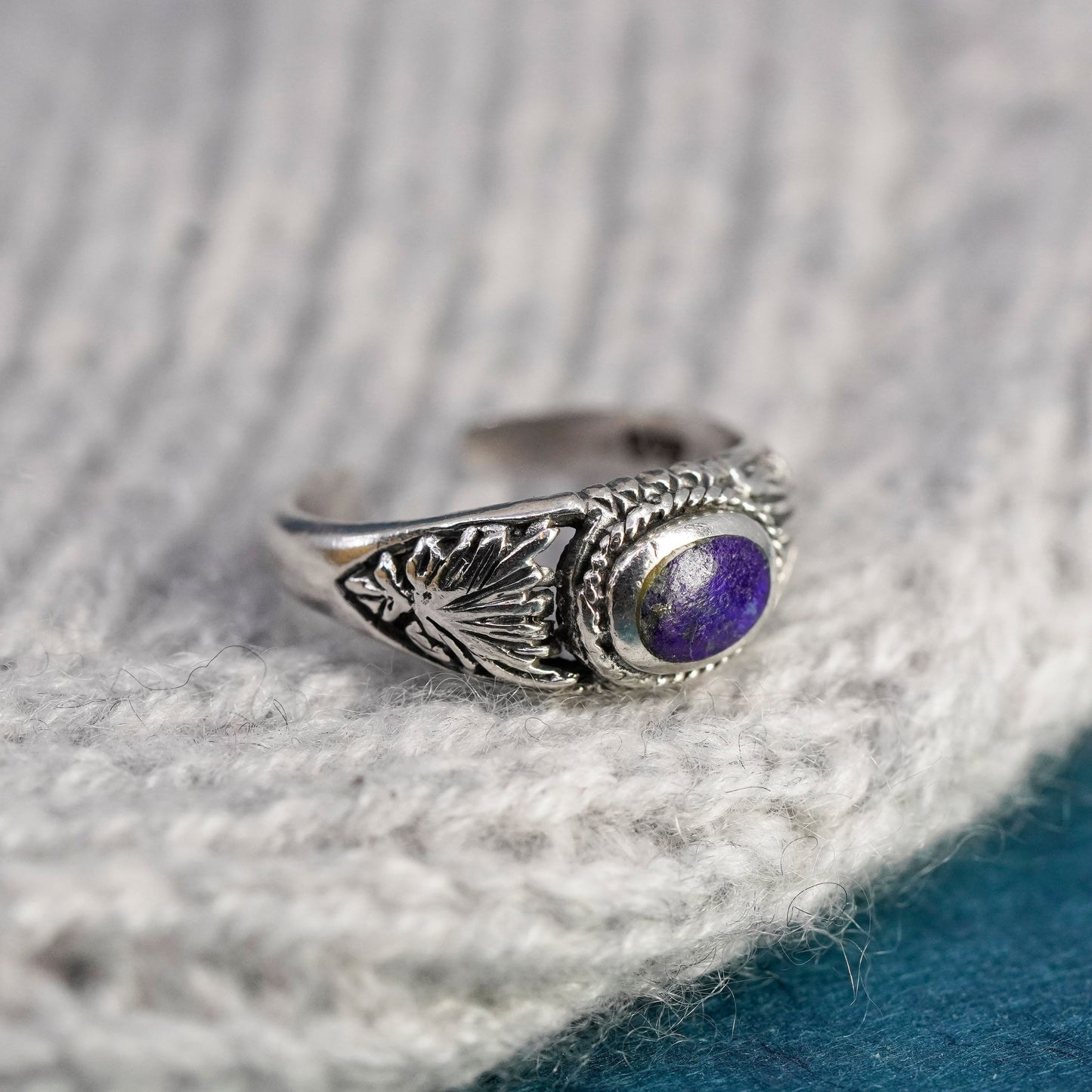 Size 5.5 Vintage sterling 925 silver handmade texture open ring w/ Lapis lazuli