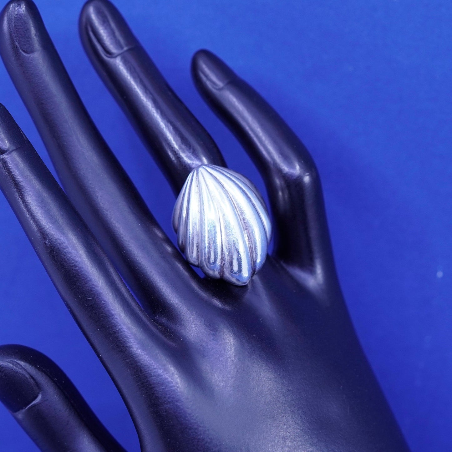 Size 7, vintage sterling silver handmade statement ring, 925 ribbed shell band