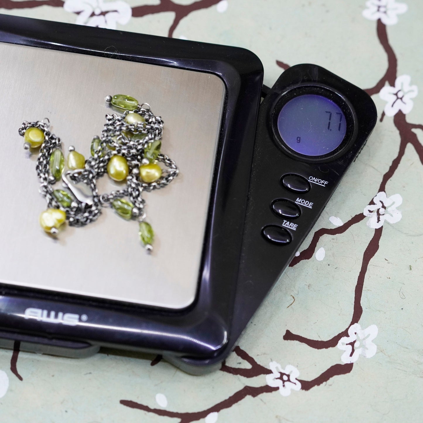 16”, Vintage sterling silver handmade necklace with pearl and peridot beads