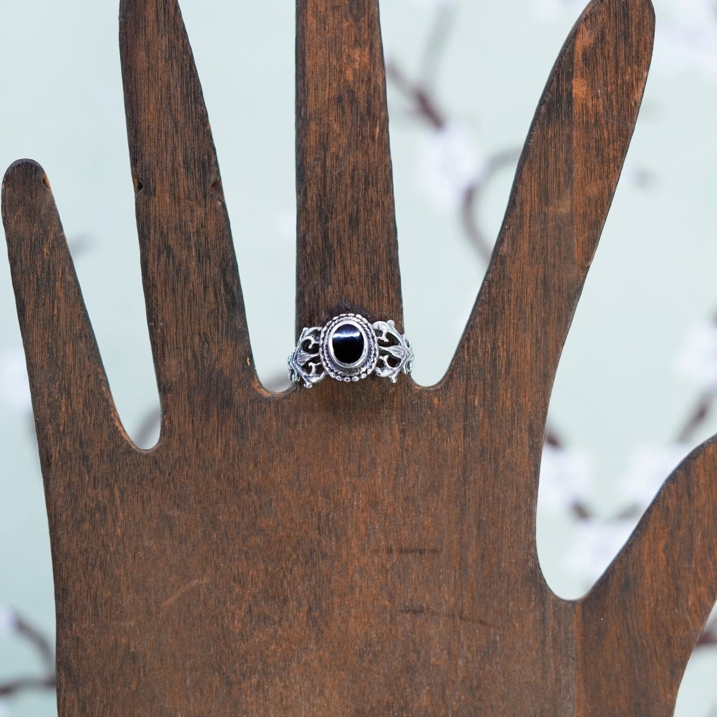 Size 8, Vintage sterling 925 silver handmade ring with onyx and leafy details