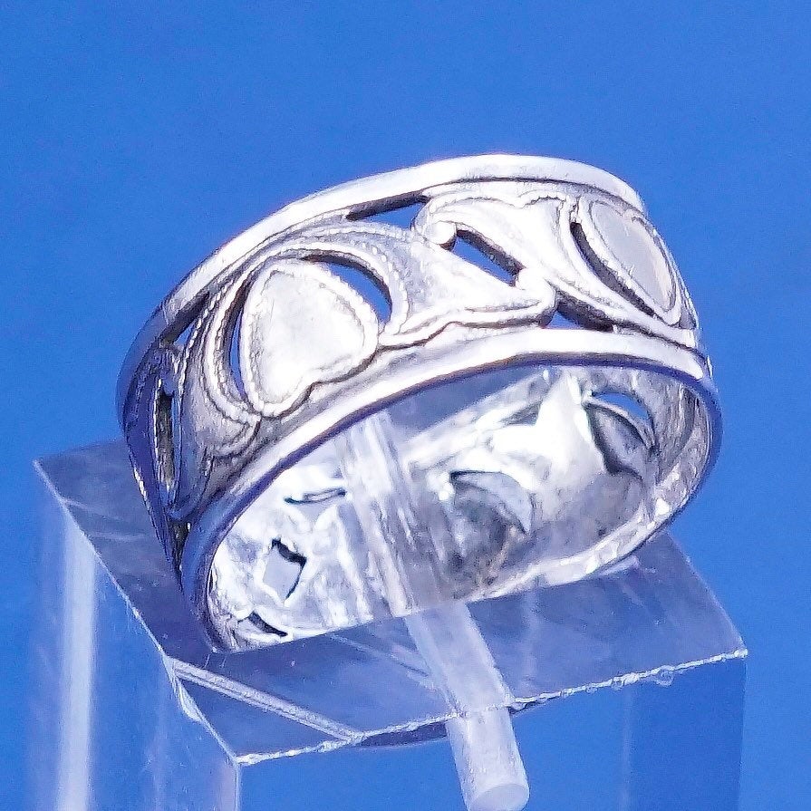 Size 5.75, vtg sterling silver handmade ring, 925 heart band, stamped sterling