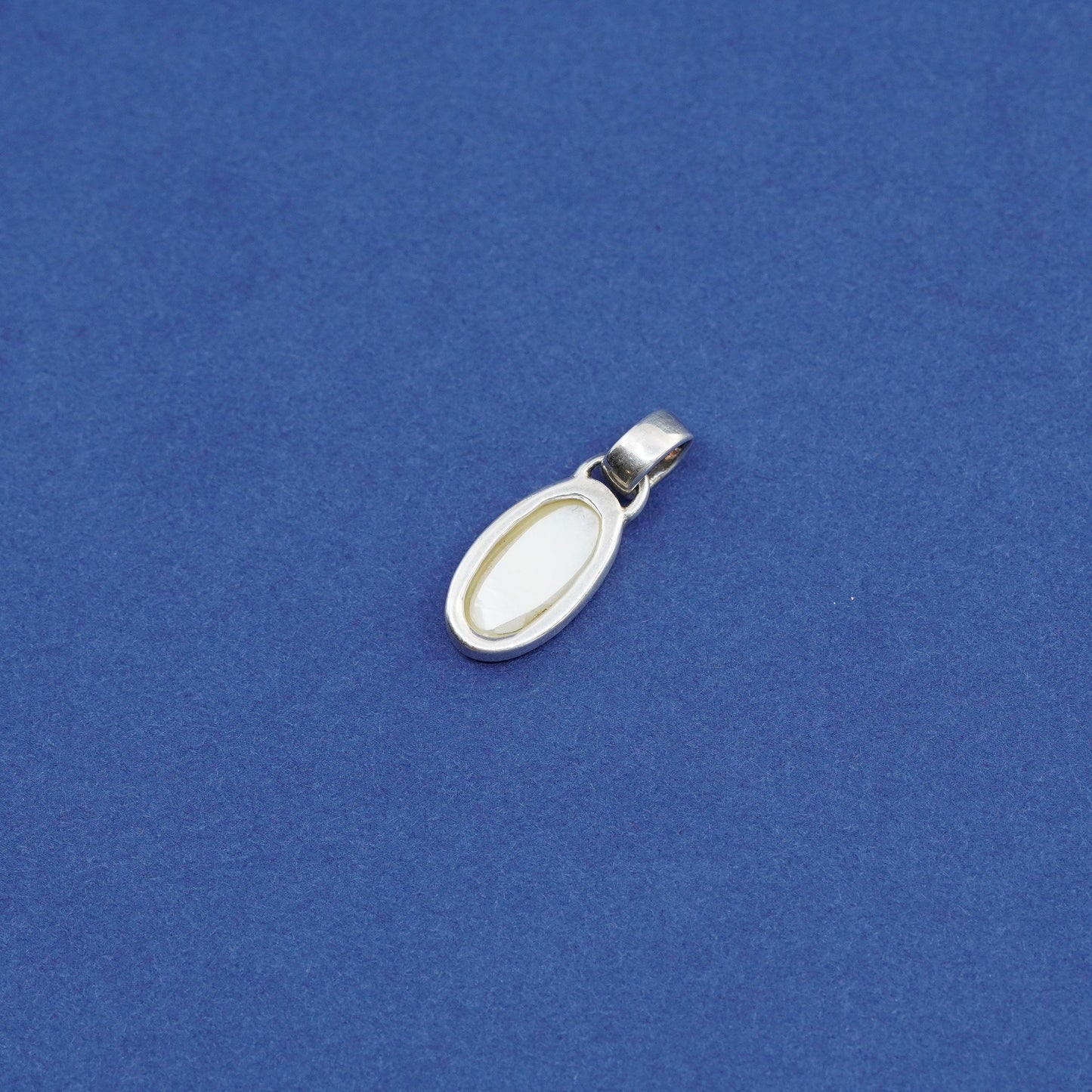Vintage Sterling silver handmade pendant, 925 Oval pendant with mother of pearl