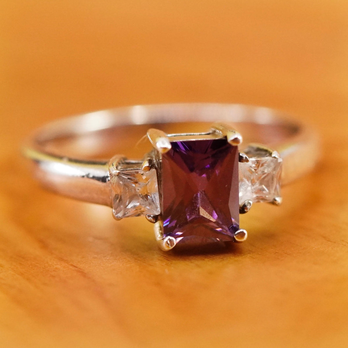 Size 8 vintage Sterling 925 silver band ring with rectangular amethyst and Cz