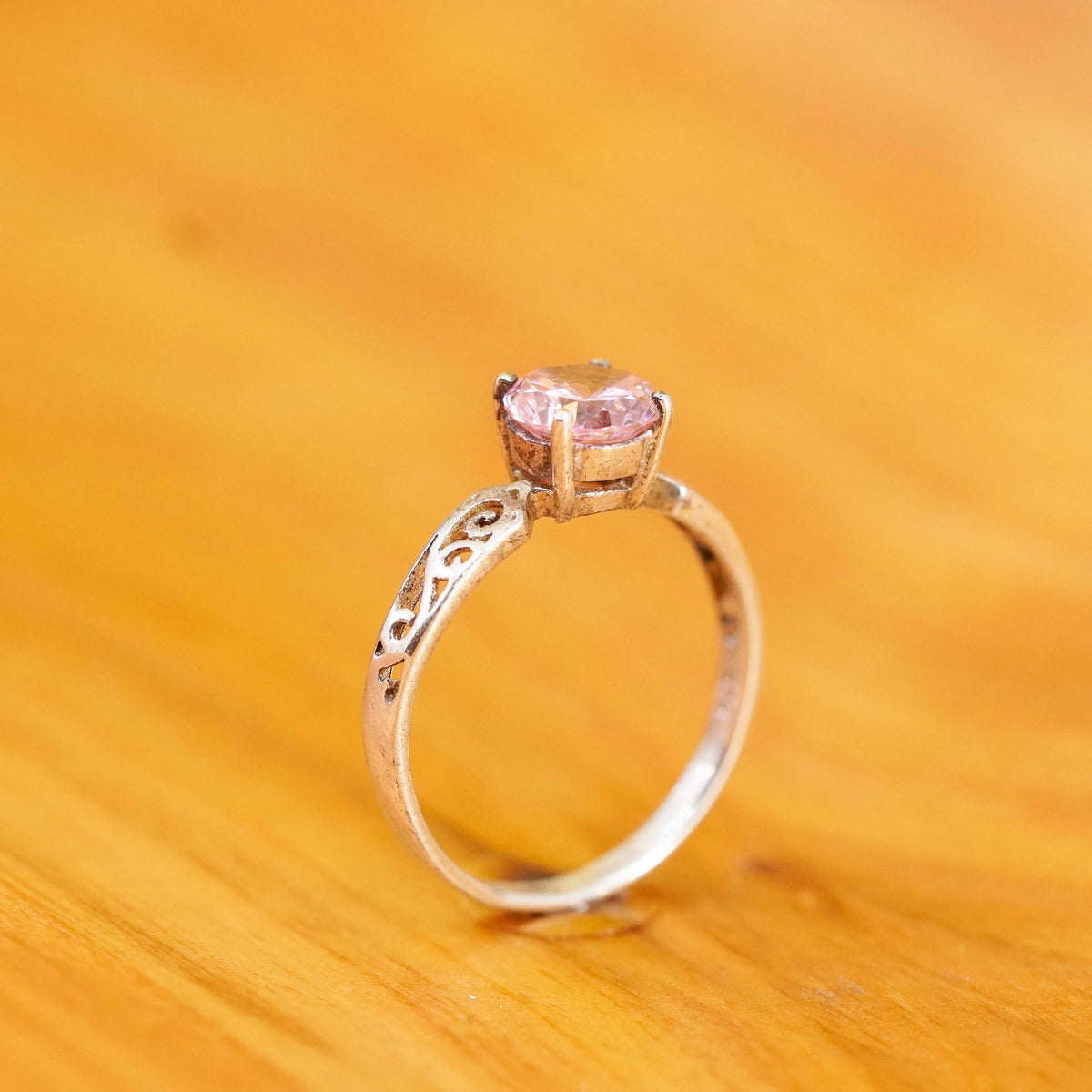 Size 8, vintage Sterling 925 silver handmade ring with pink Quartz