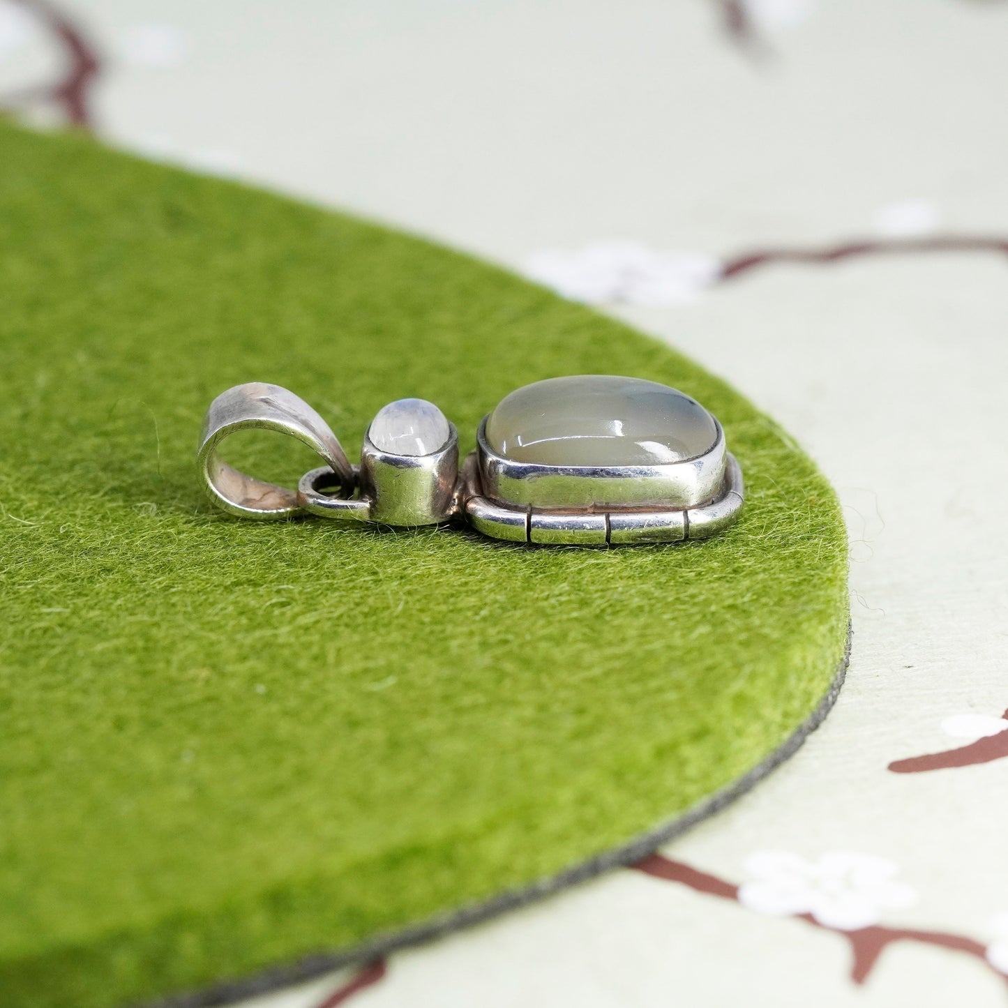 Vintage Sterling 925 silver handmade pendant with prehnite moonstone
