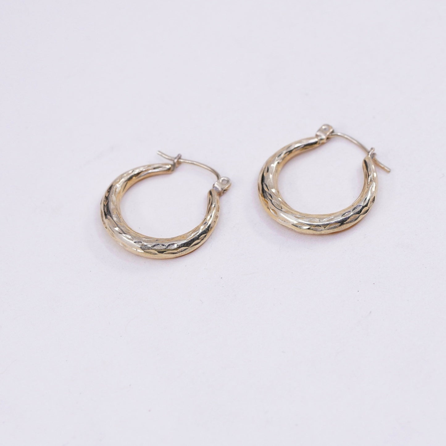 1”, 1.2g, VTG real 14K gold hoops earrings, puffy yellow gold textured huggie