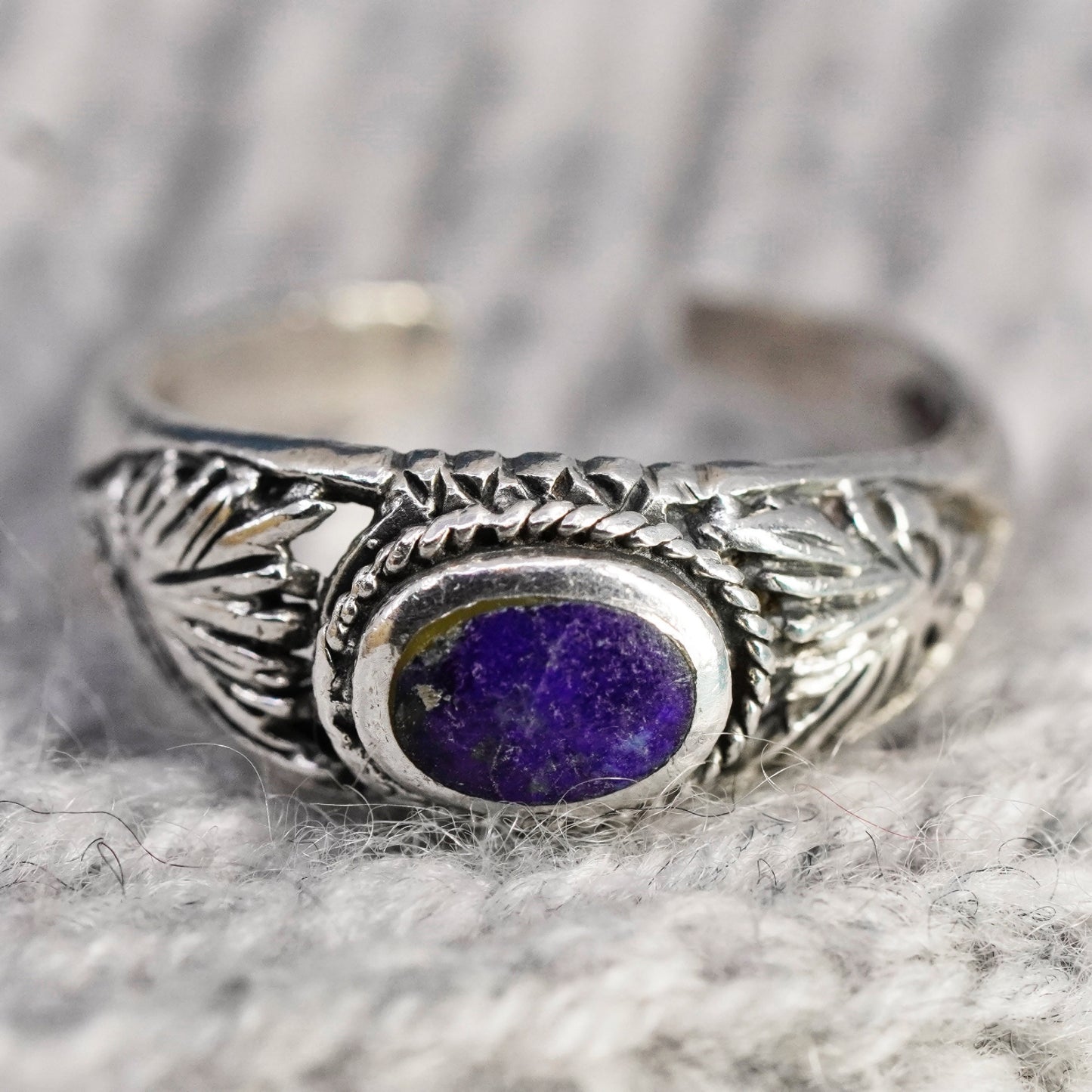 Size 5.5 Vintage sterling 925 silver handmade texture open ring w/ Lapis lazuli