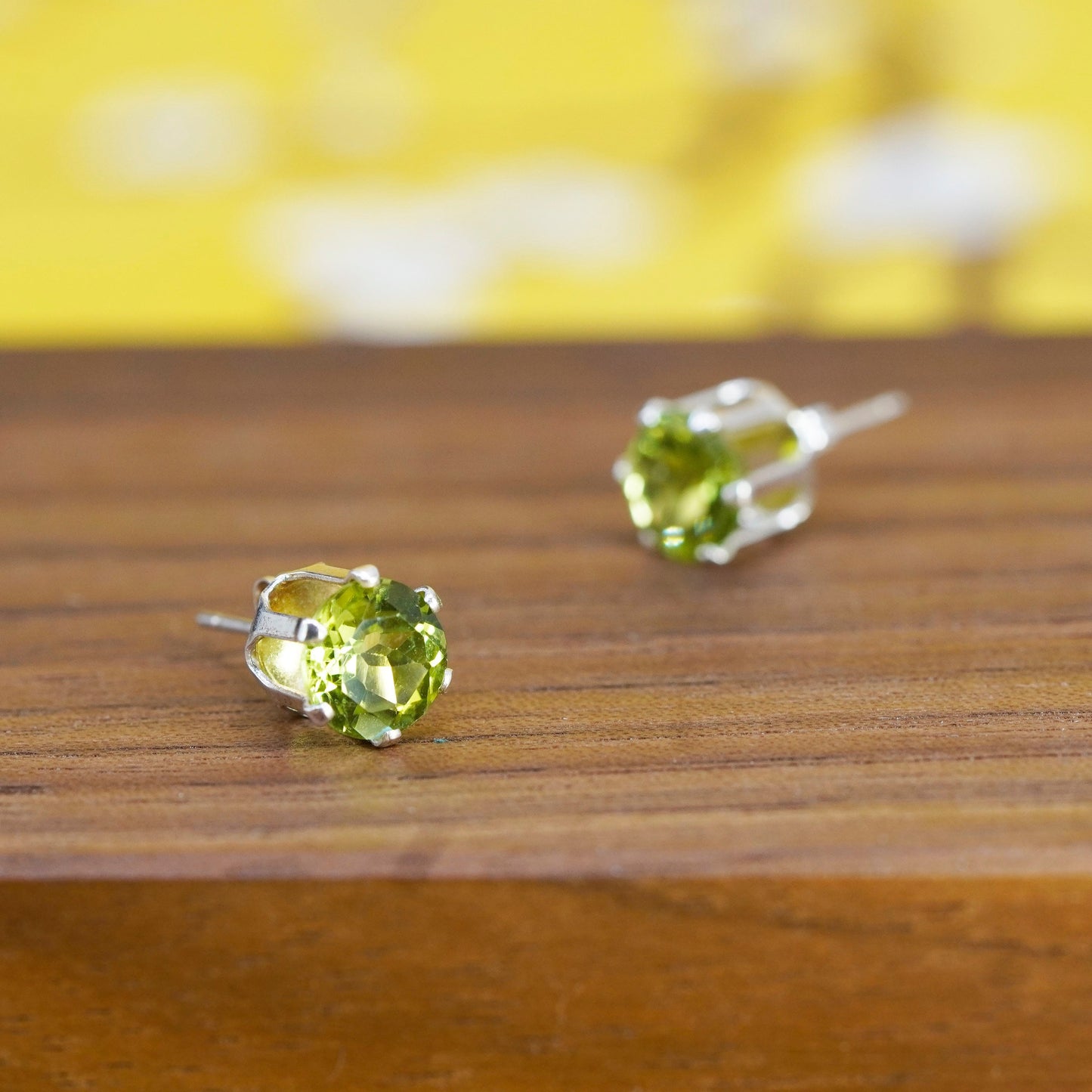 Vintage Sterling 925 silver peridot studs, earrings