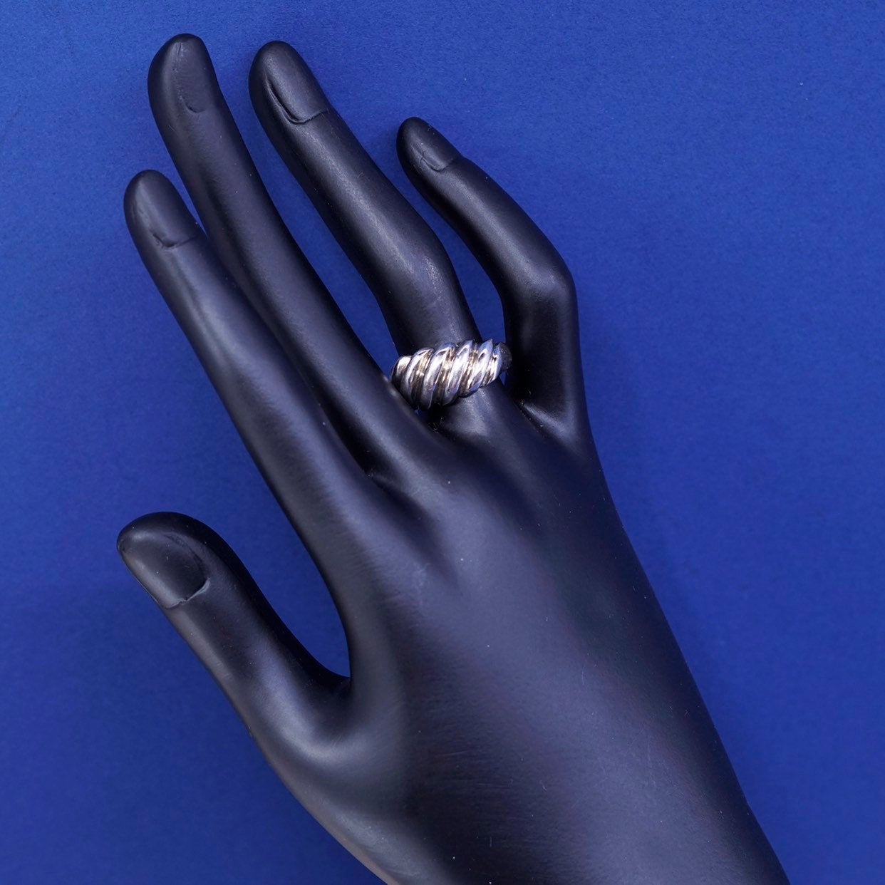 Size 7, vtg Sterling silver handmade ribbed ring, 925 statement ring w/ wave