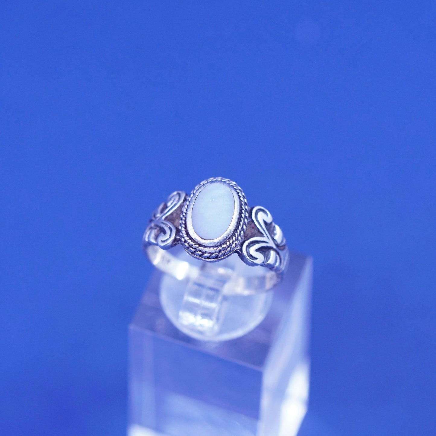 Size 7.25, vintage sterling 925 silver handmade ring with mother of pearl