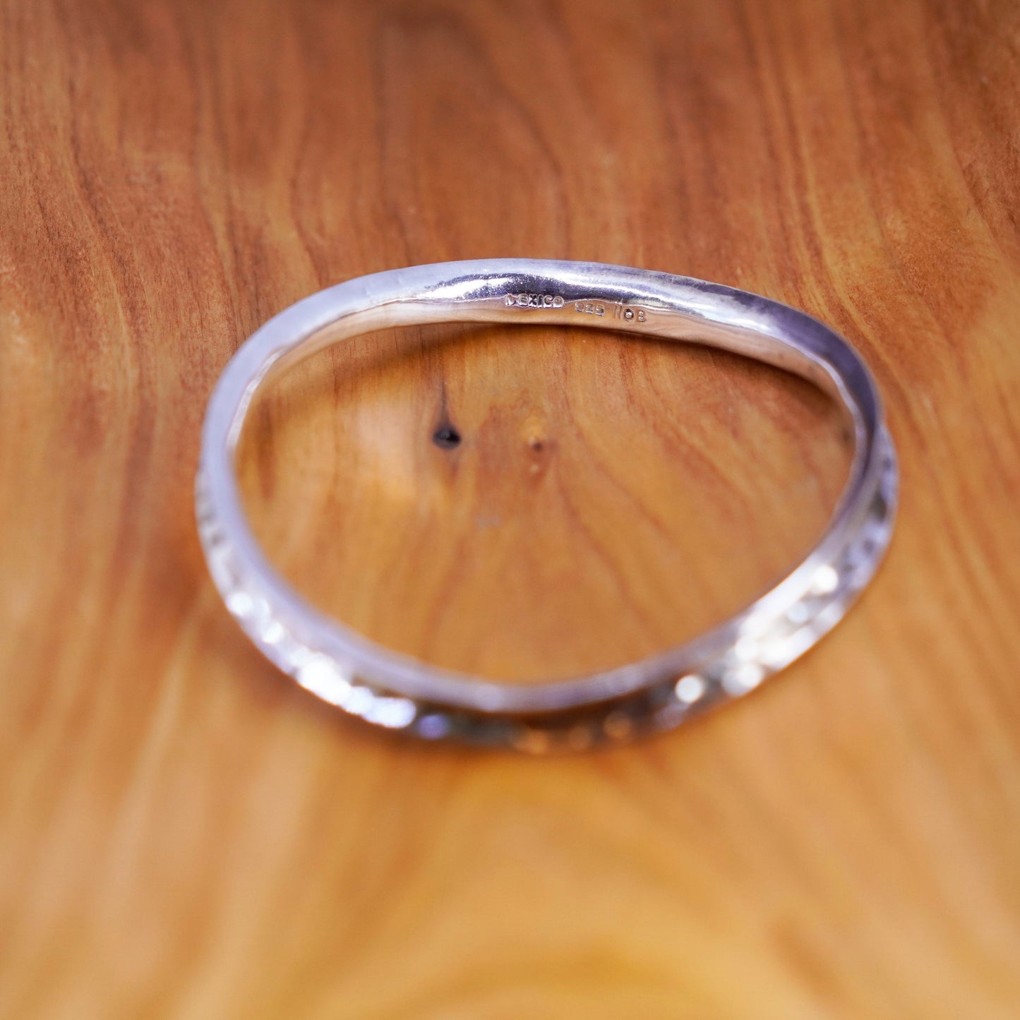 8.5”, vtg Native American Sterling silver bracelet, hammered 925 horn bangle