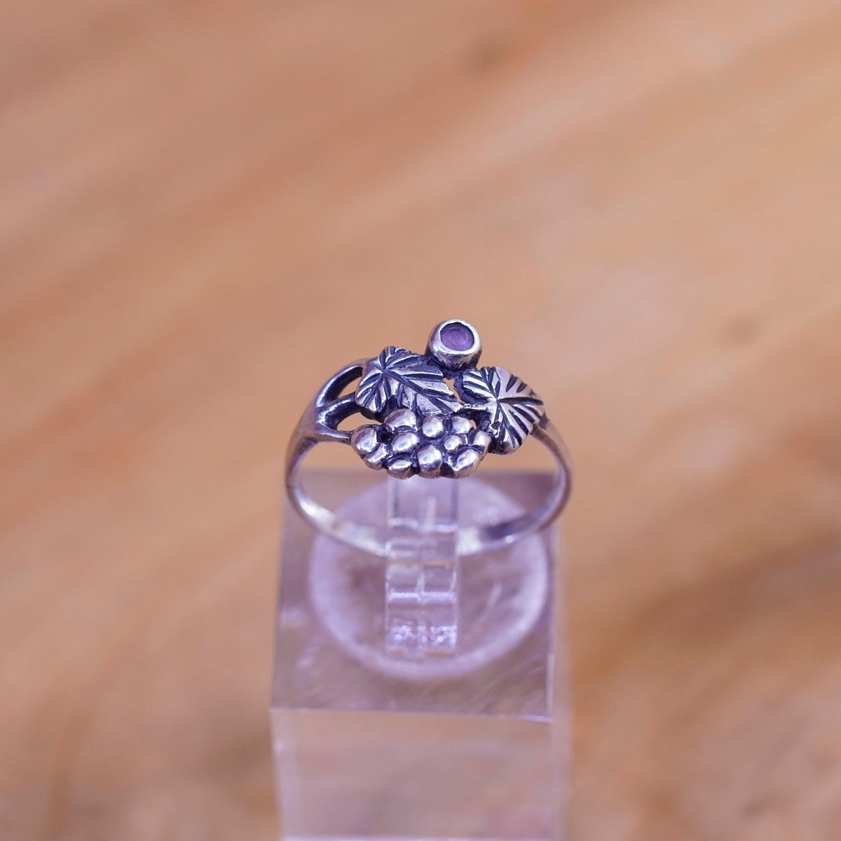 Size 7, vintage Sterling 925 silver handmade grapes leaves ring with amethyst