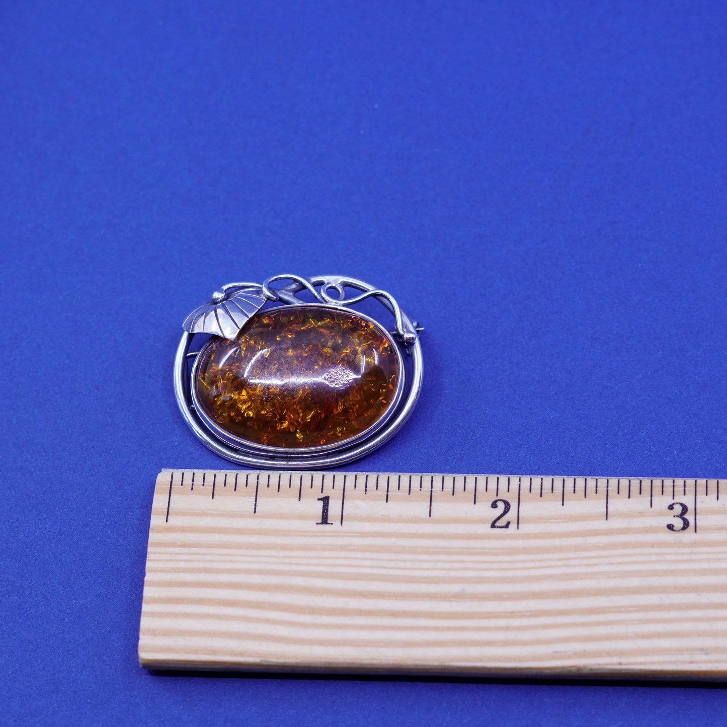 Vintage Sterling 925 silver handmade brooch with oval amber and leaf