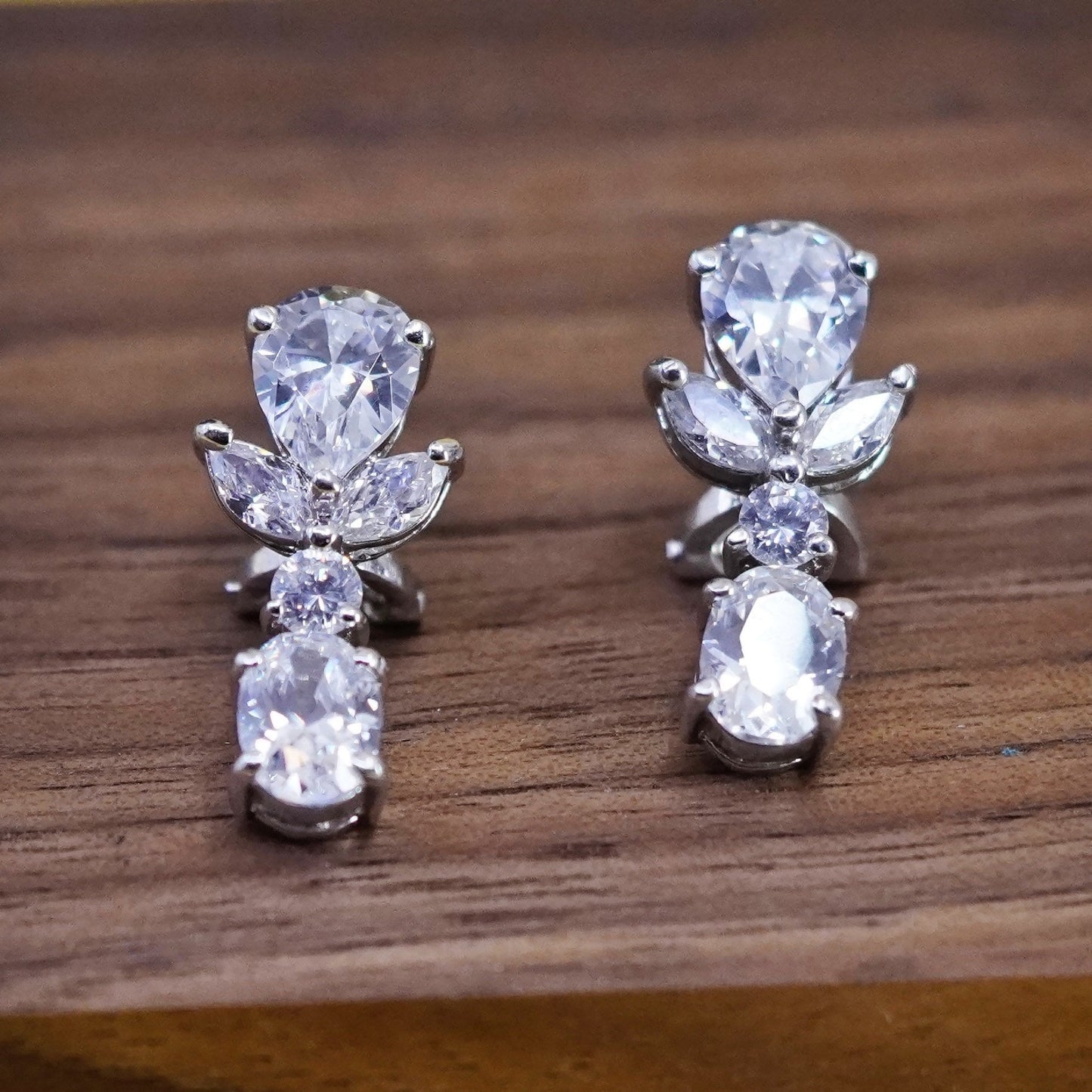 Vintage Elegant Sterling 925 silver earrings with teardrop cz