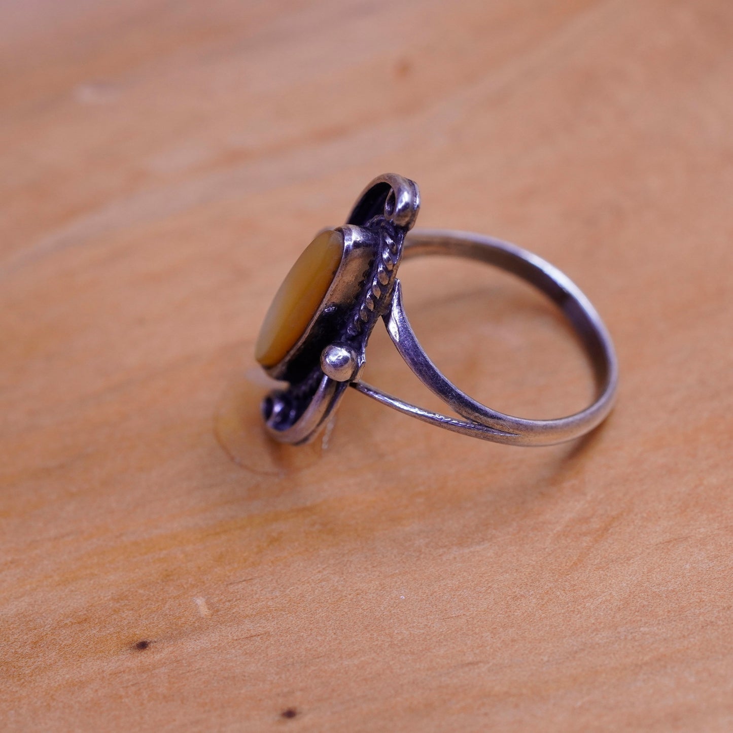 Size 5, vintage Sterling 925 silver handmade ring with mother of pearl beads