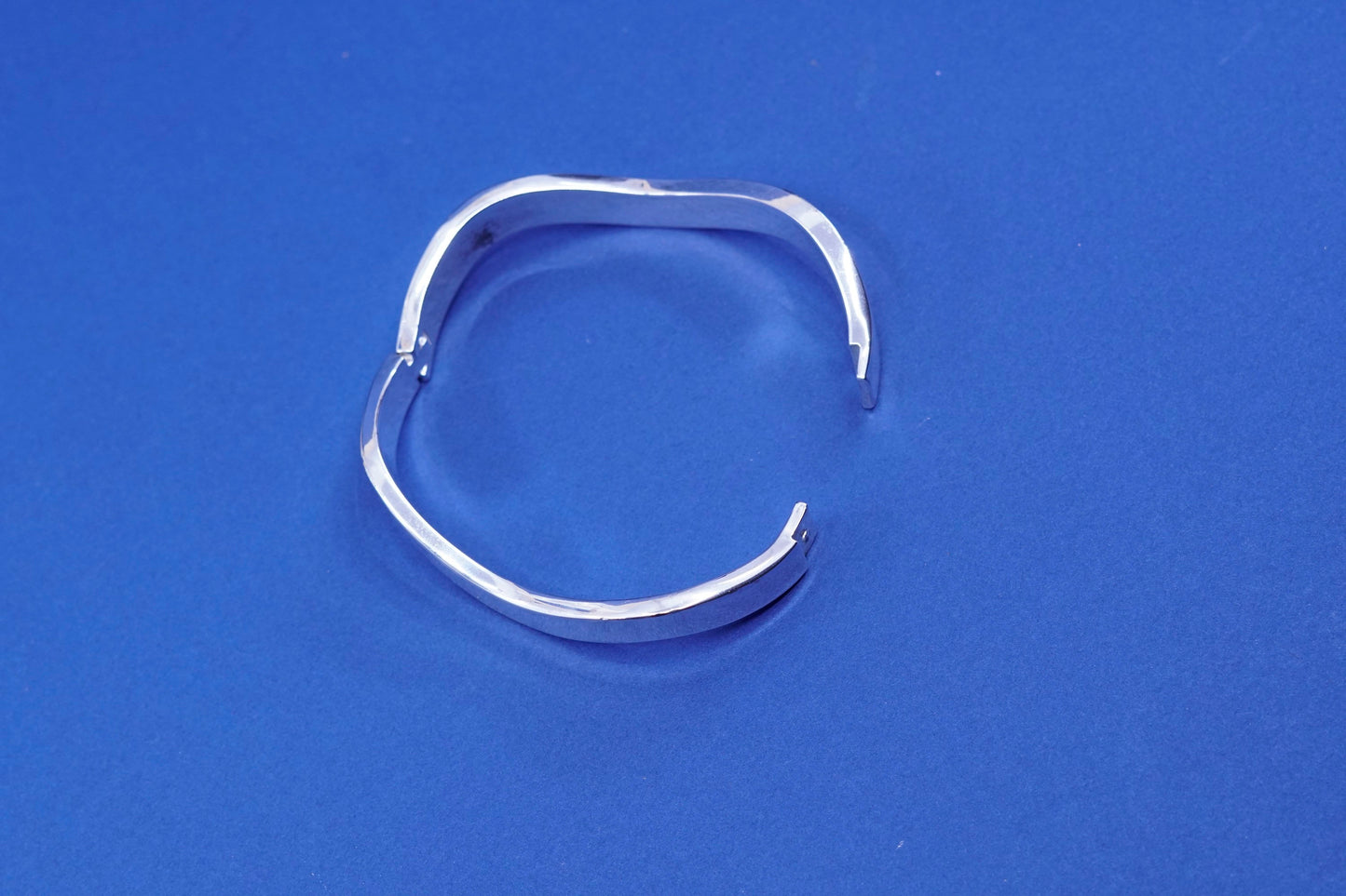 7.25”, vintage sterling silver handmade bracelet, 925 wavy hinged bangle
