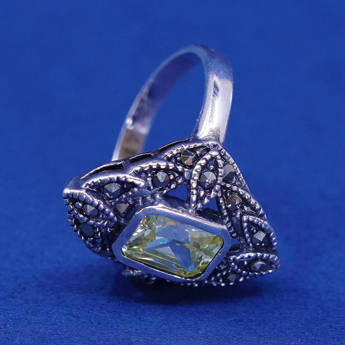 sz 6.25, vtg Sterling silver handmade ring, 925 band w/ peridot N marcasite