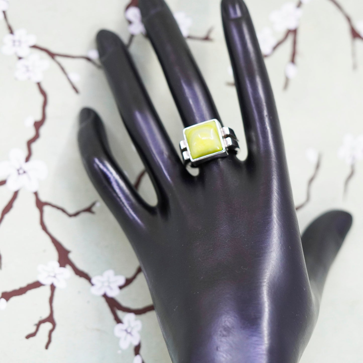 Size 9, Silpada 925 Sterling Silver square Green mother of pearl MOP Ring R1270