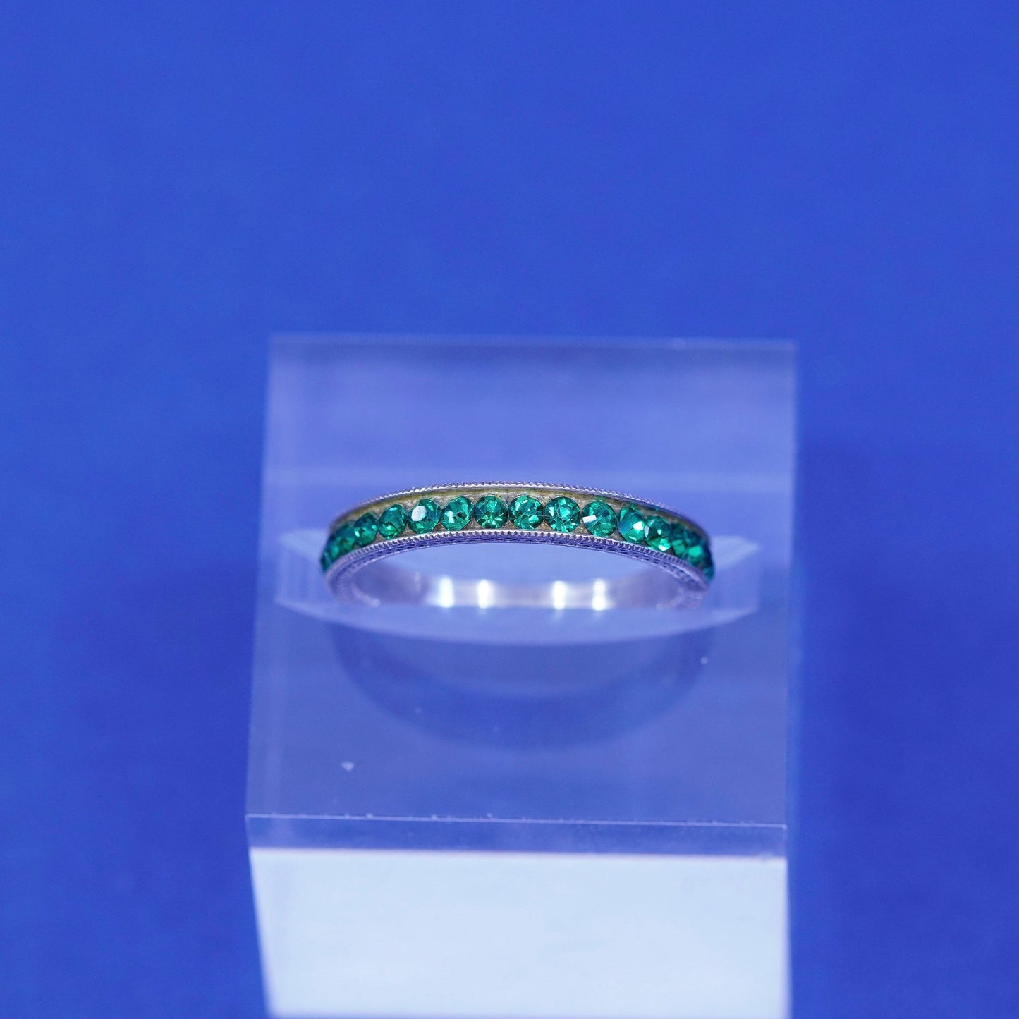 Size 8, vintage Sterling silver ring, 925 stackable band with green Crystal