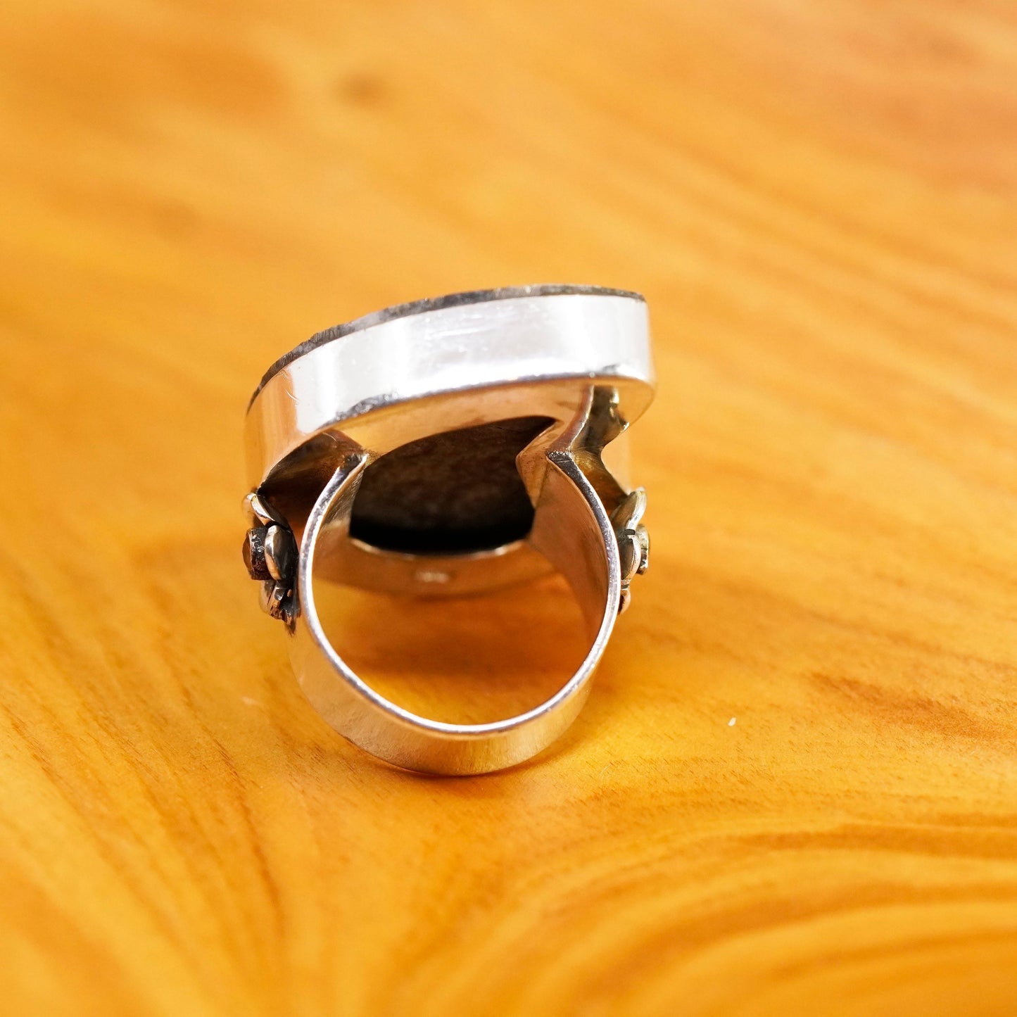 Size 6, vintage Sterling 925 silver handmade ring with shell hematite