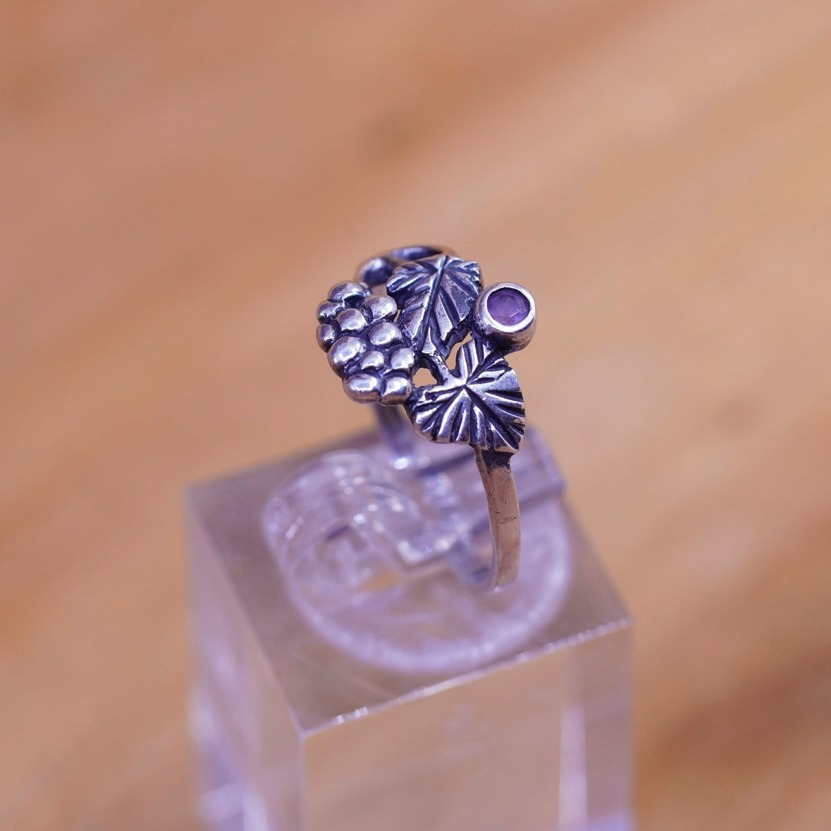 Size 7, vintage Sterling 925 silver handmade grapes leaves ring with amethyst