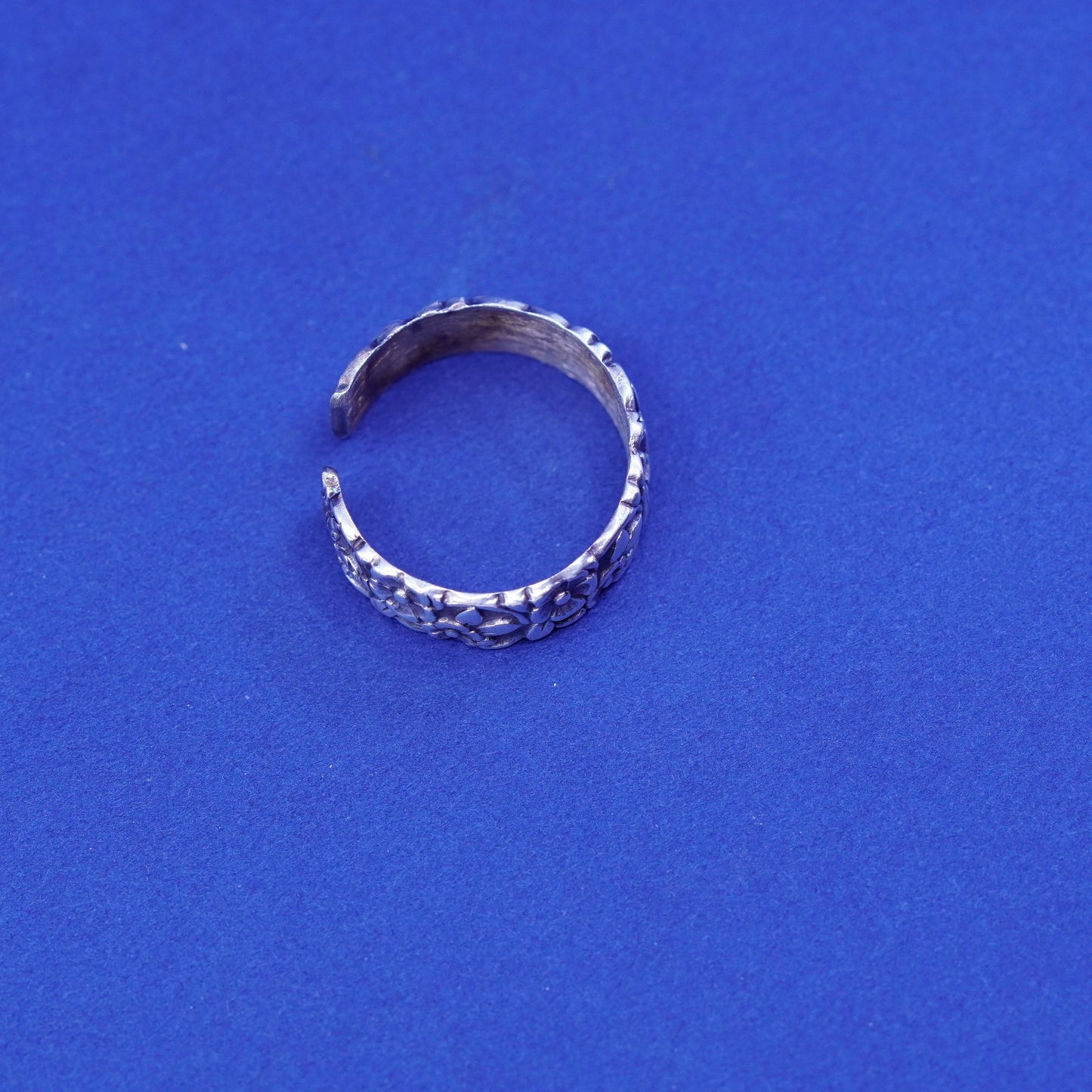 Size 7, vintage southwestern Sterling 925 silver handmade ring, cluster flower band