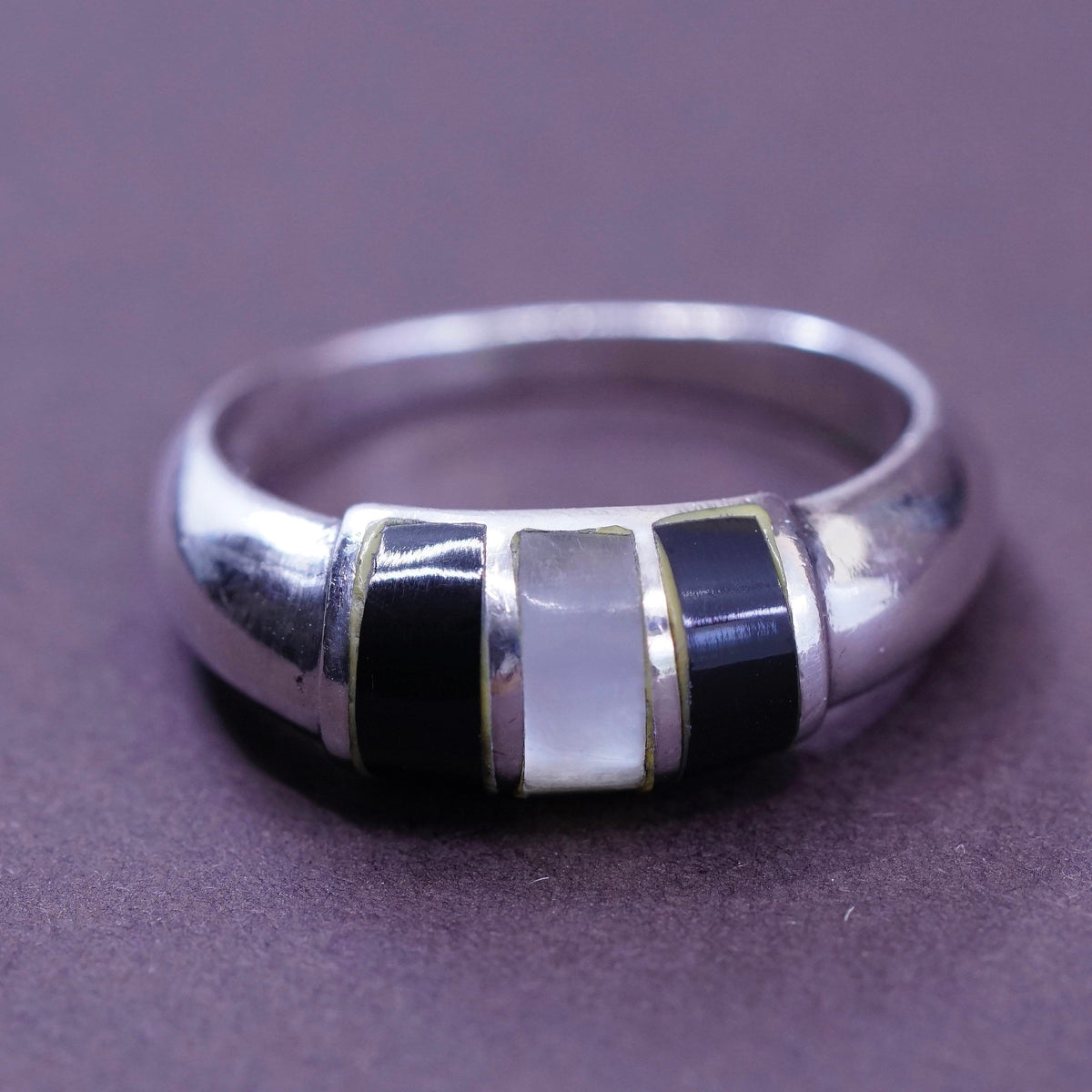 sz 7, vtg Sterling 926 silver handmade ring band w/ obsidian N mother of pearl