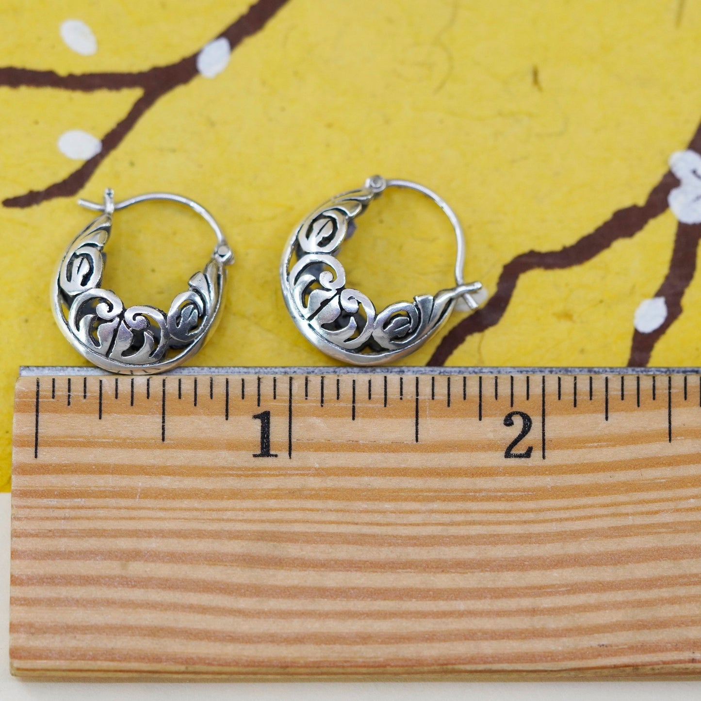RARE Silpada 925 Sterling Silver Filigree Open Hoop Huggie Post Earrings P1126