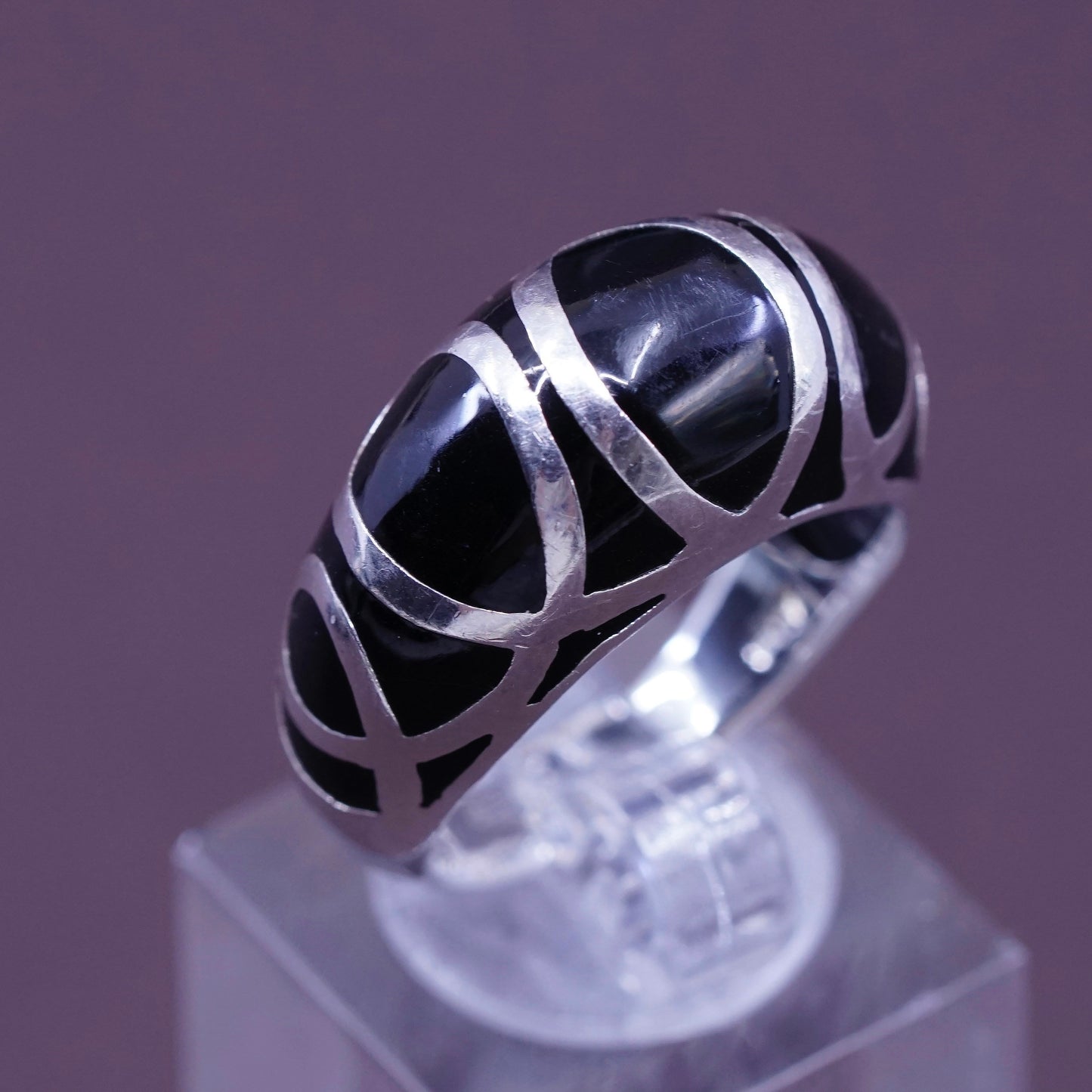 Size 8.25, vtg sterling 925 silver handmade cocktail band ring w/ black enamel