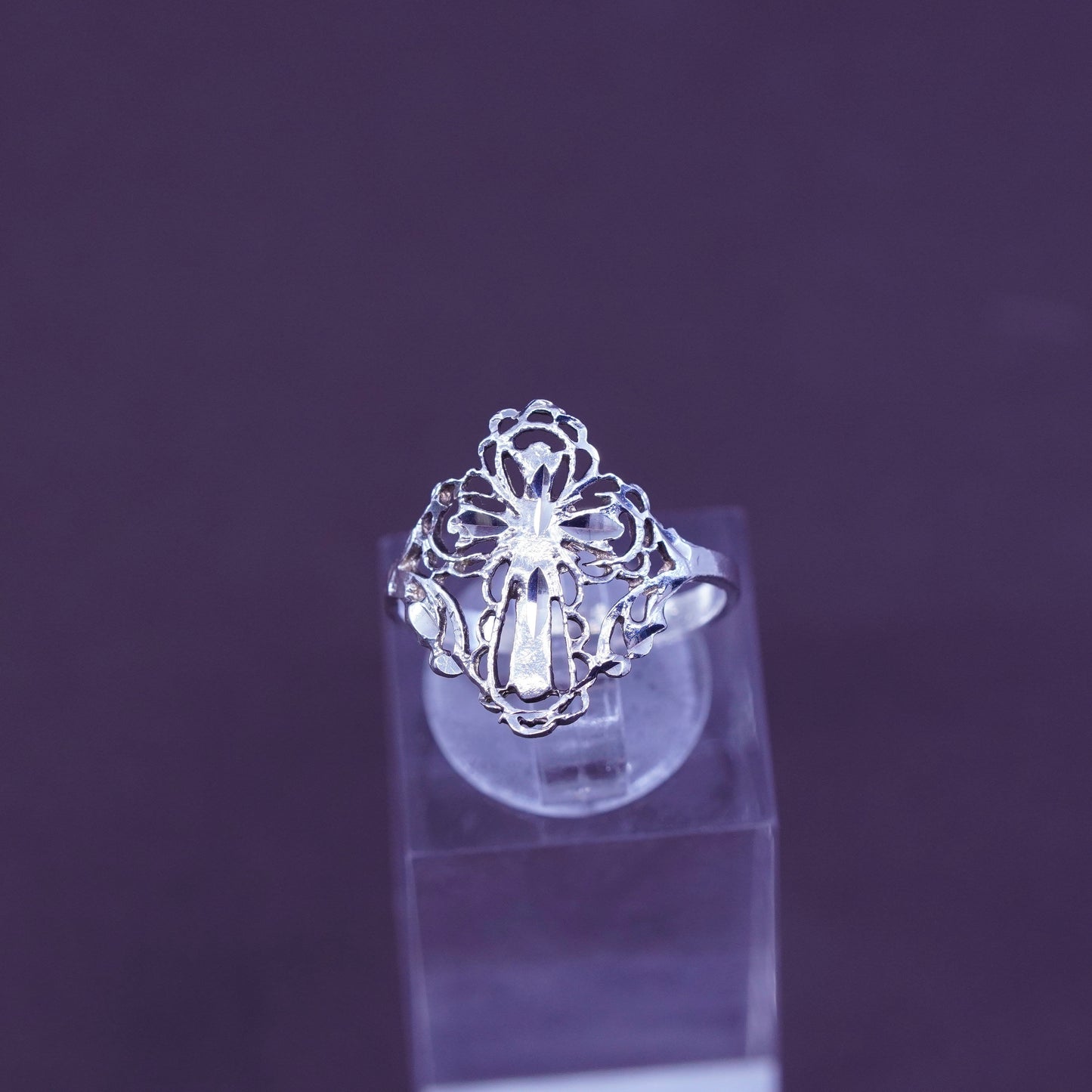 Size 5.5, 1.5g, vintage solid 14K white gold handmade filigree cross ring band