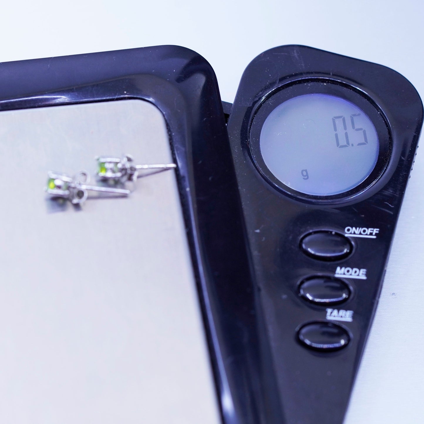 3mm, Vintage Sterling 925 silver earrings, studs with peridot inlay