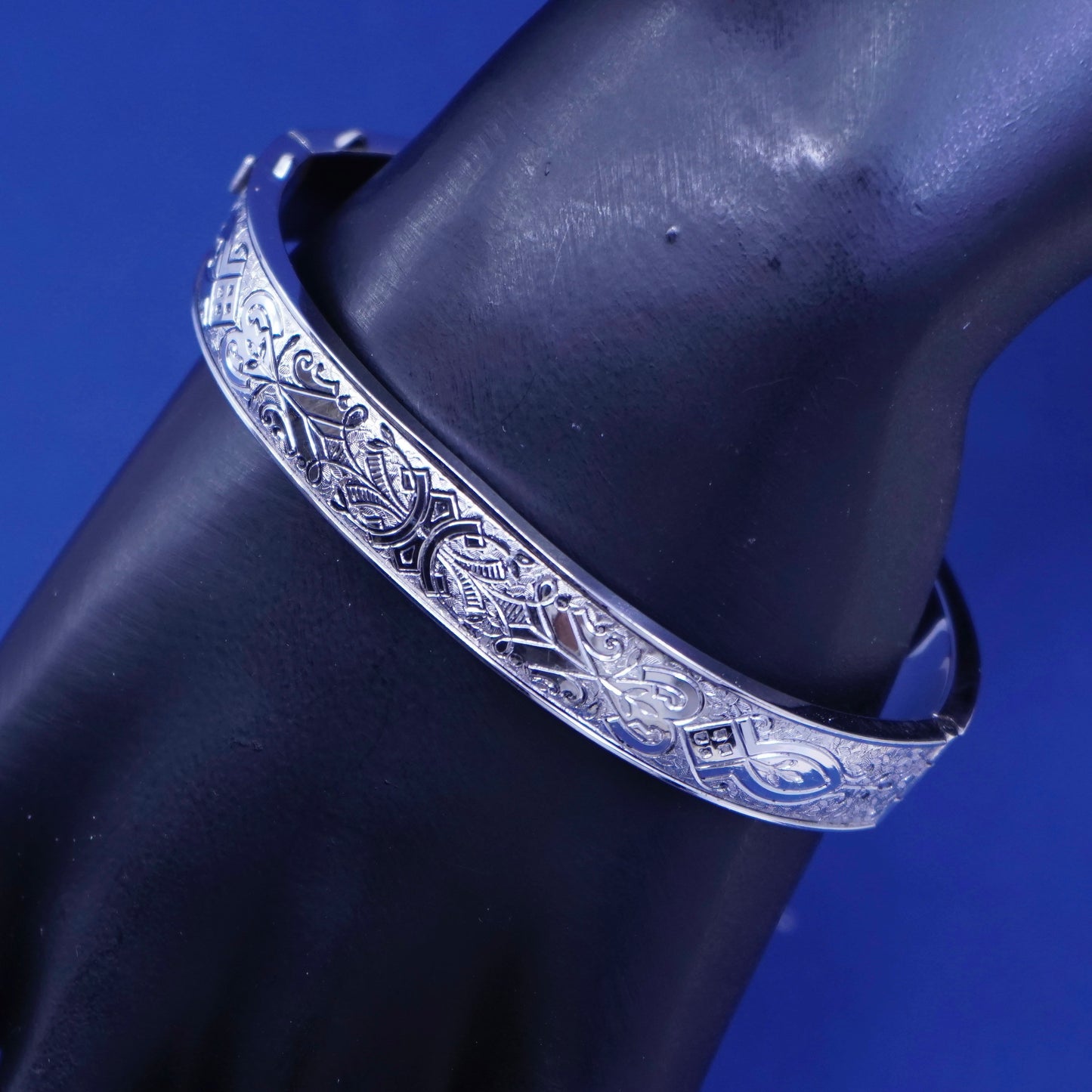 7”, vtg BB sterling silver handmade bracelet, 925 hinged floral textured bangle