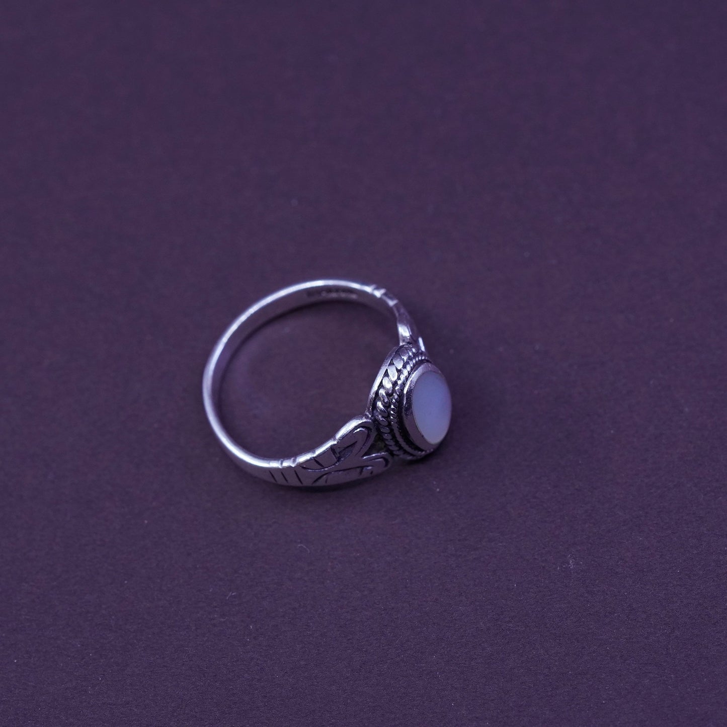 Size 8.5, vintage Sterling 925 silver handmade ring w/ mother of pearl N cable