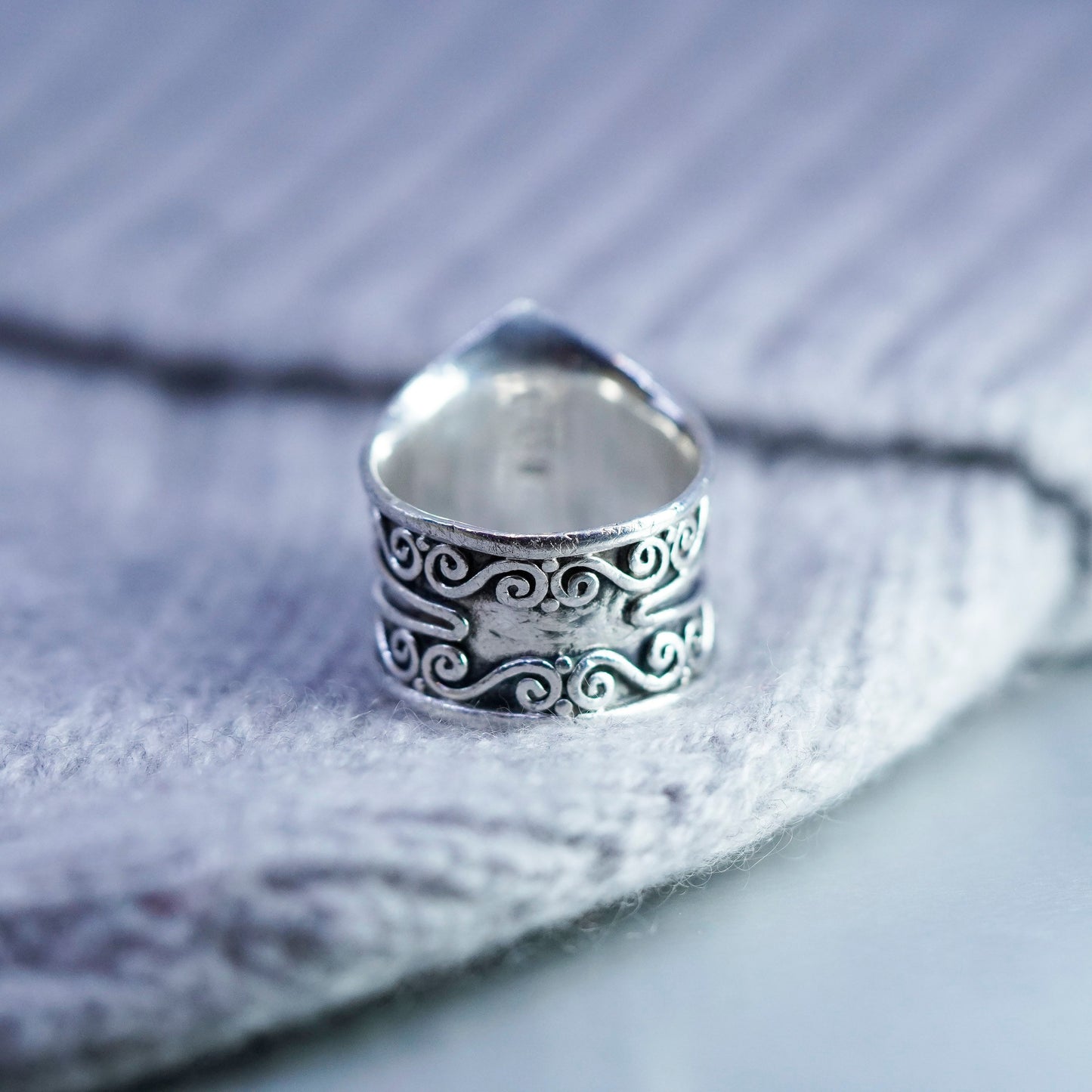 Size 8.5, Southwestern Sterling 925 silver handmade Bali ring with turquoise