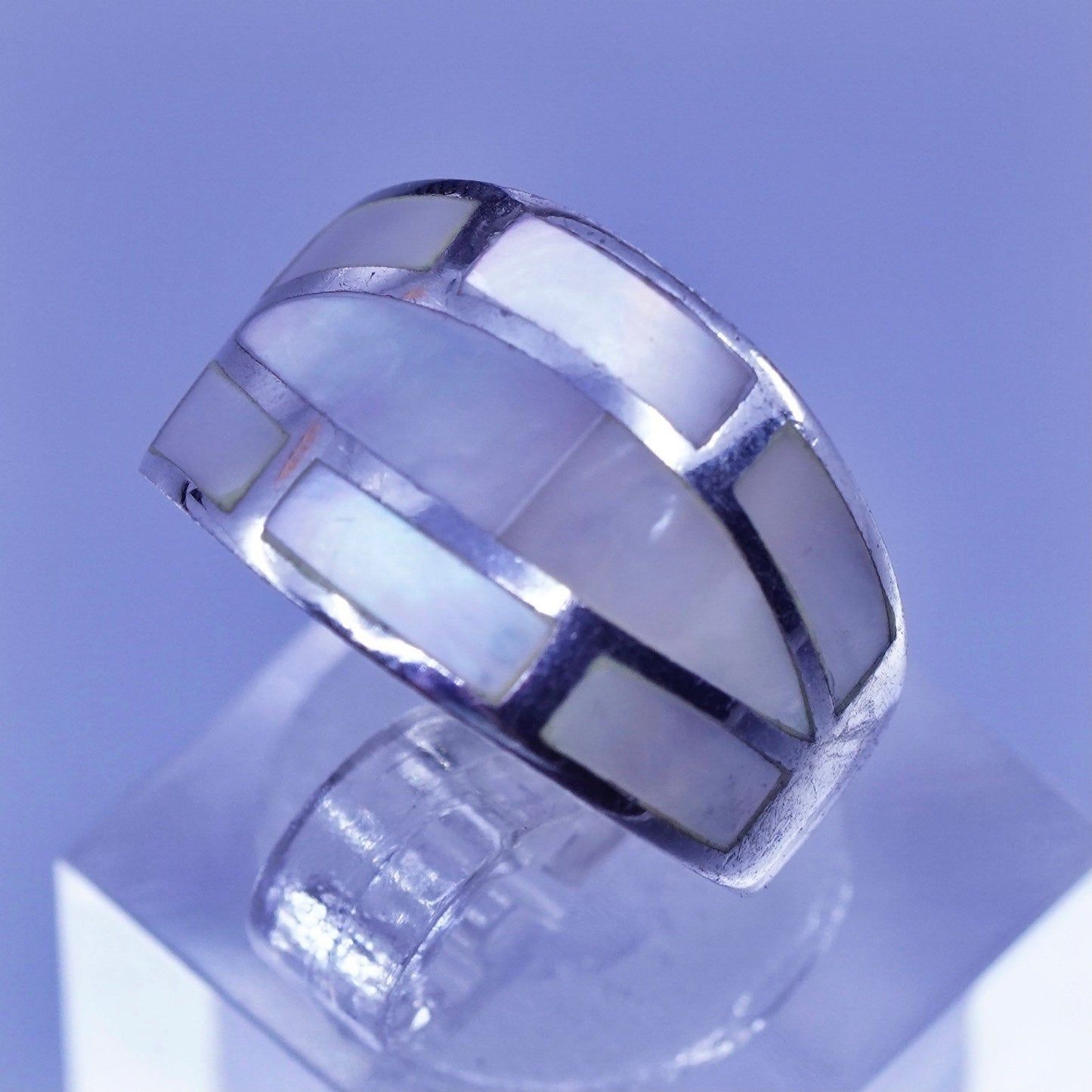 Size 6.25, vintage Sterling 925 silver handmade band ring with mother of pearl