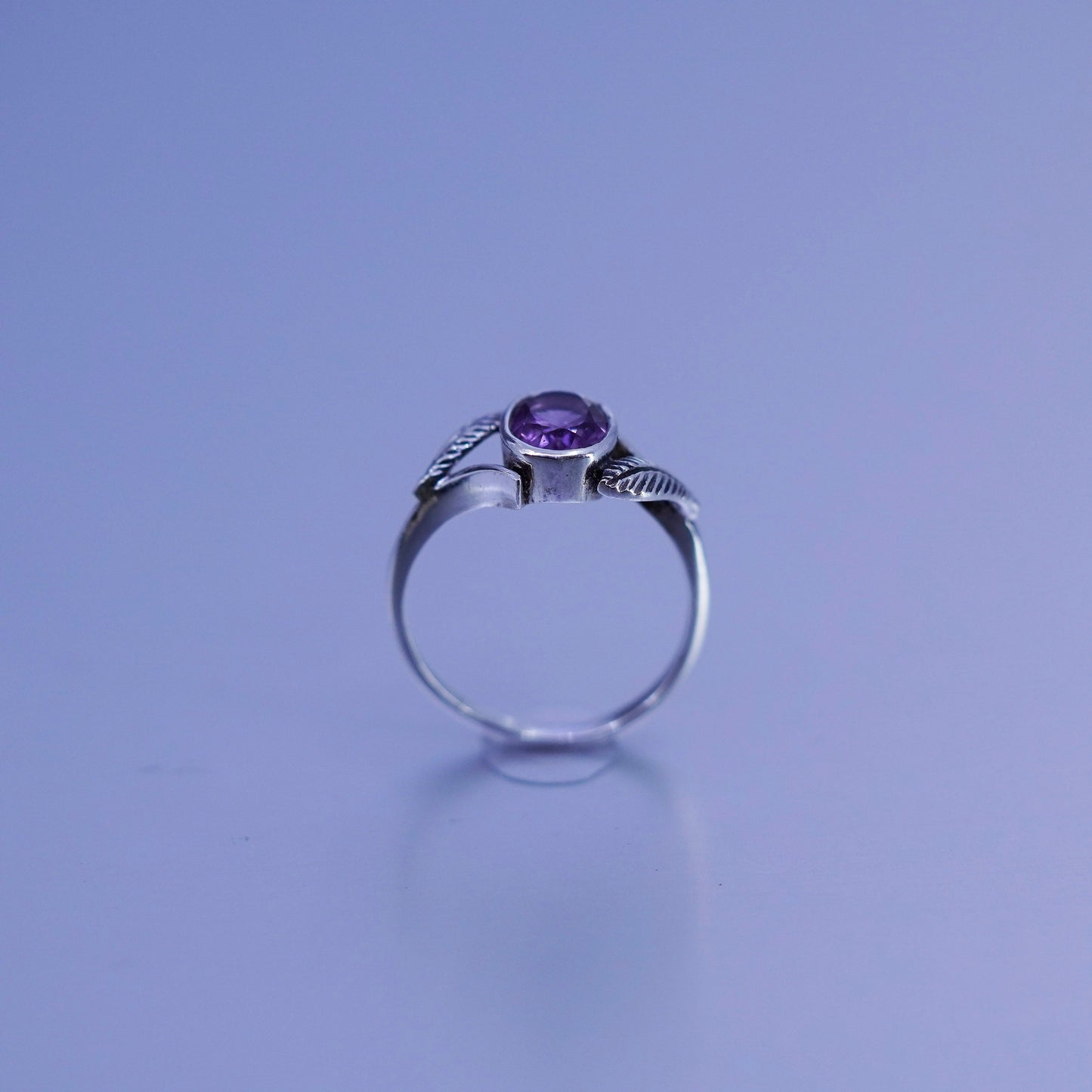 Size 7, vintage Sterling 925 silver handmade ring with amethyst and leaves