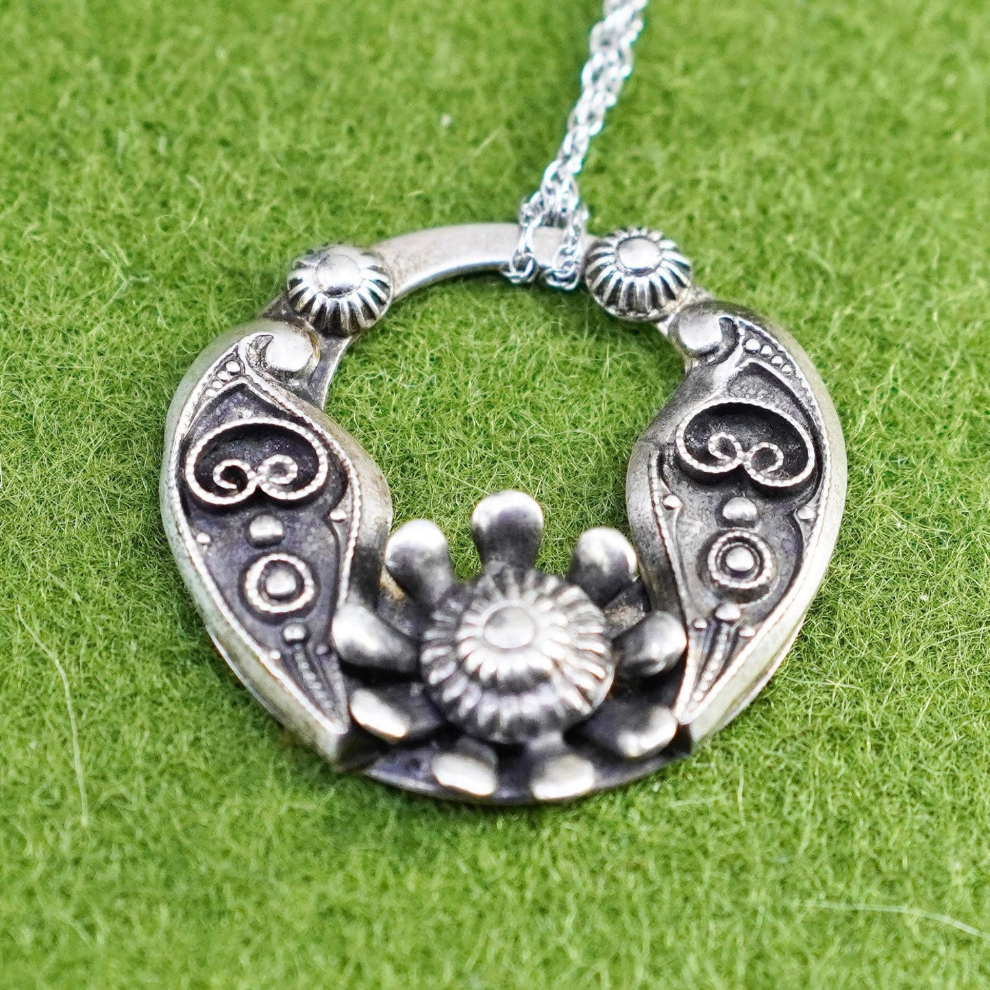18”, Vintage 925 sterling silver circle chain with filigree circle pendant