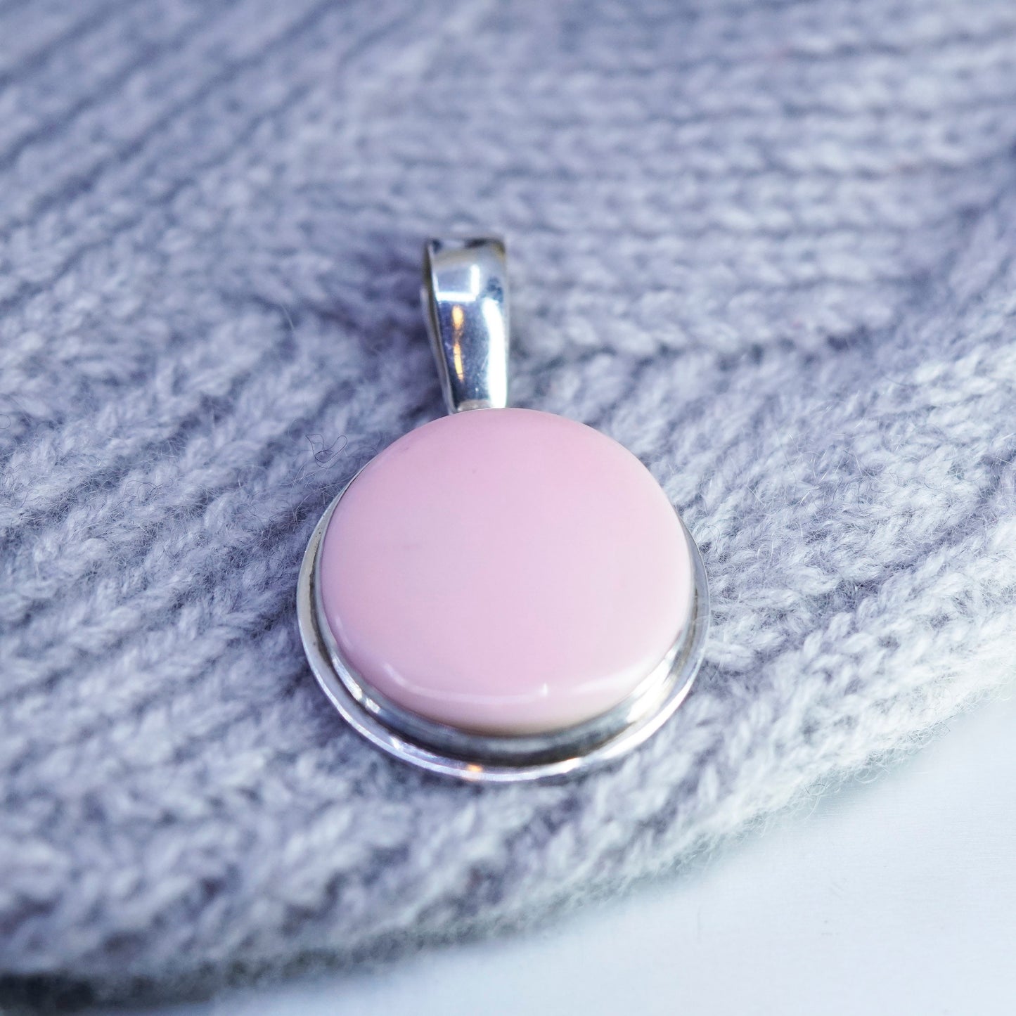 Vintage sterling 925 silver handmade pendant with round pink onyx