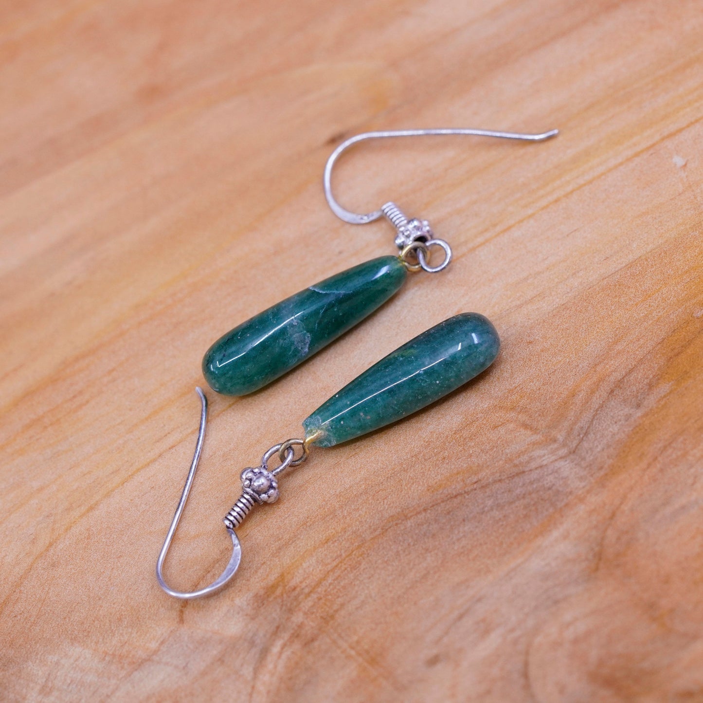 Vintage sterling 925 silver handmade earrings, with teardrop green agate dangle