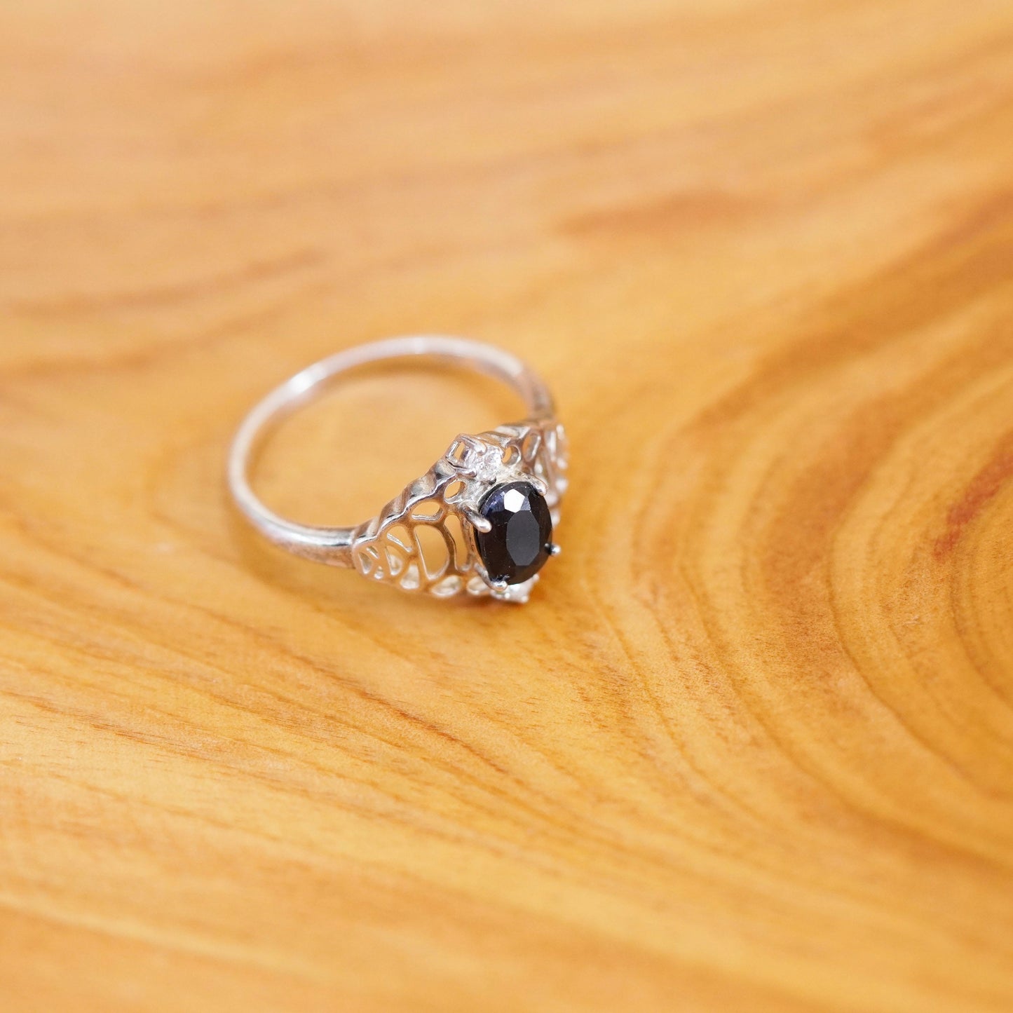 Size 8, vintage Sterling 925 silver handmade ring with sapphire