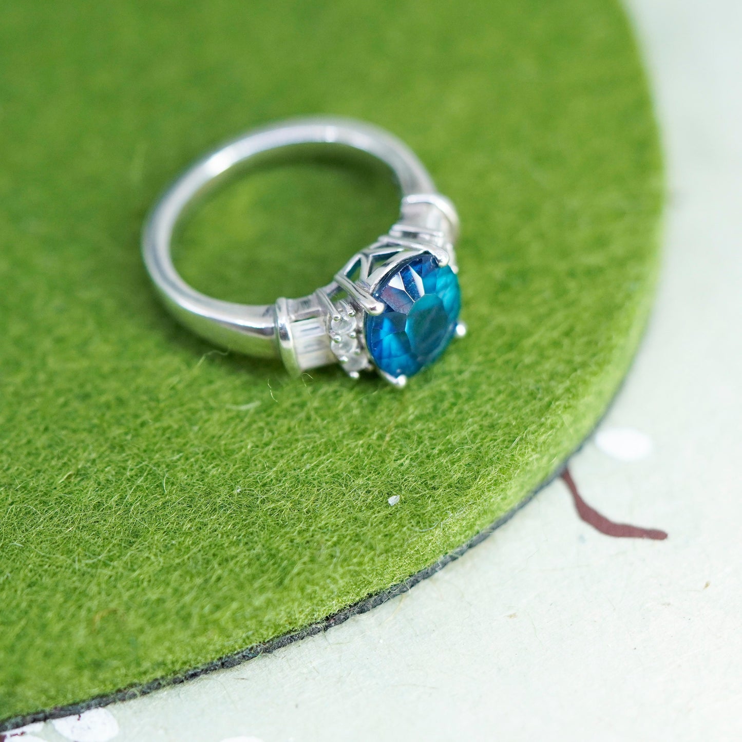 Size 9, 925 Sterling silver statement ring w/ oval blue Spinel and white topaz