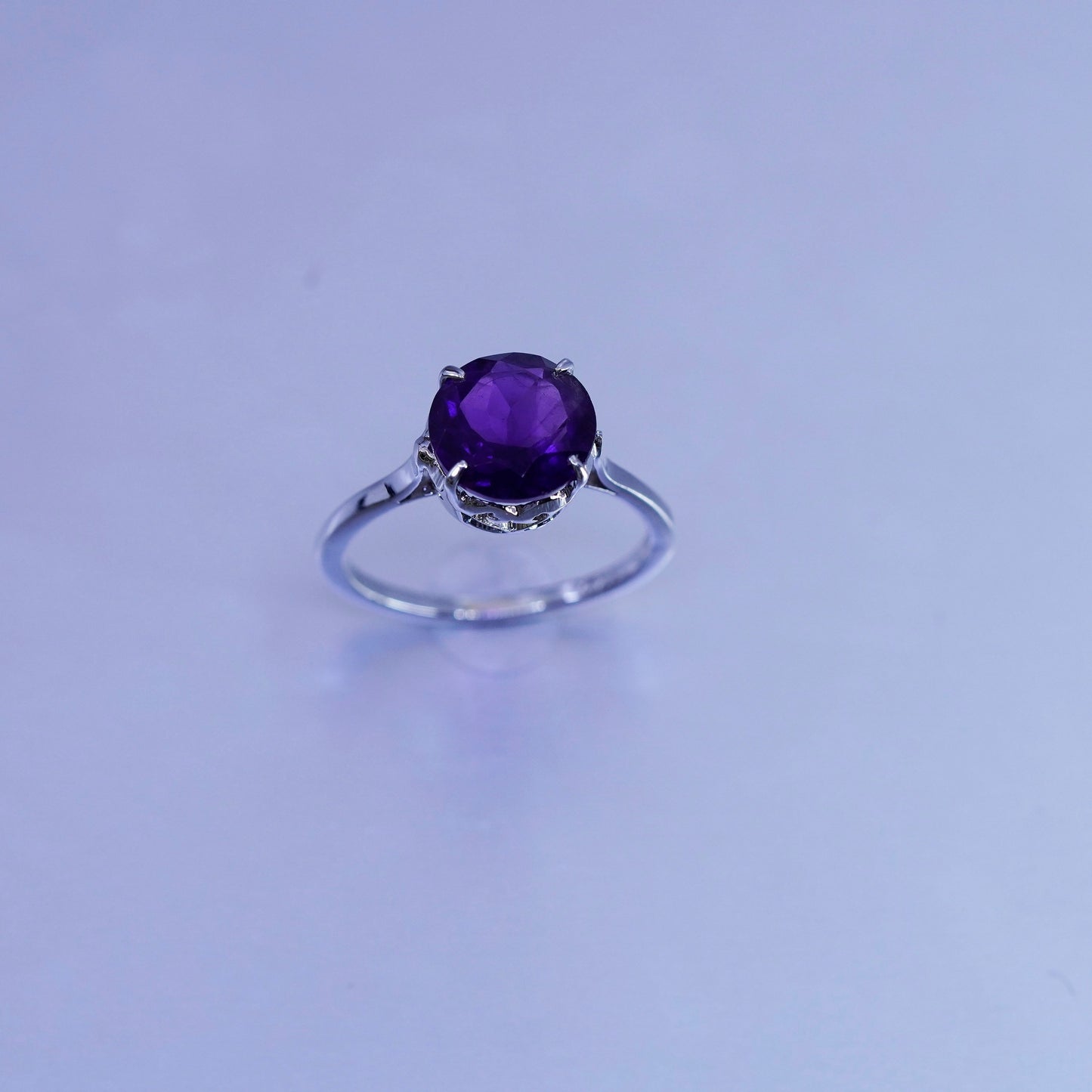 Size 8, vintage Sterling 925 silver handmade band ring with amethyst
