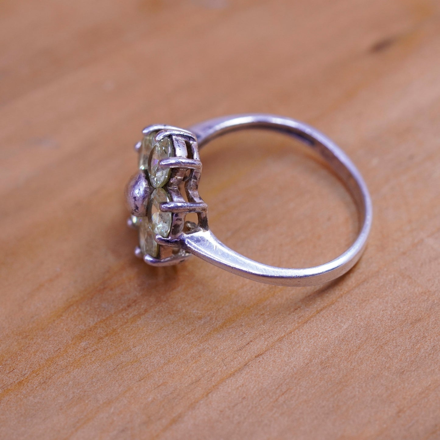 Size 8, vintage Sterling 925 silver handmade ring with crystal and peridot